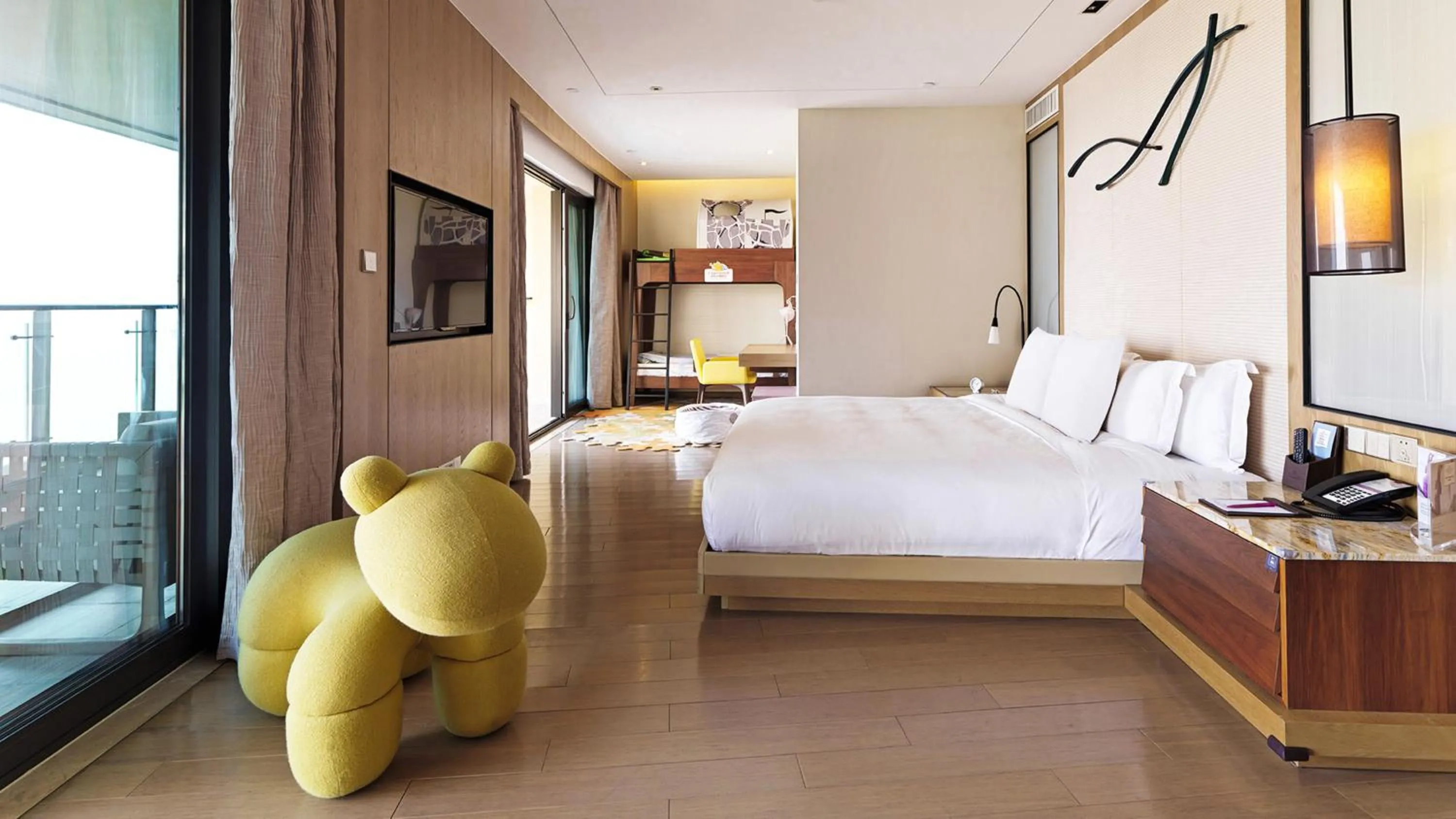 Photo of the whole room, Bed in Crowne Plaza Ningbo Xiangshan Sea View by IHG