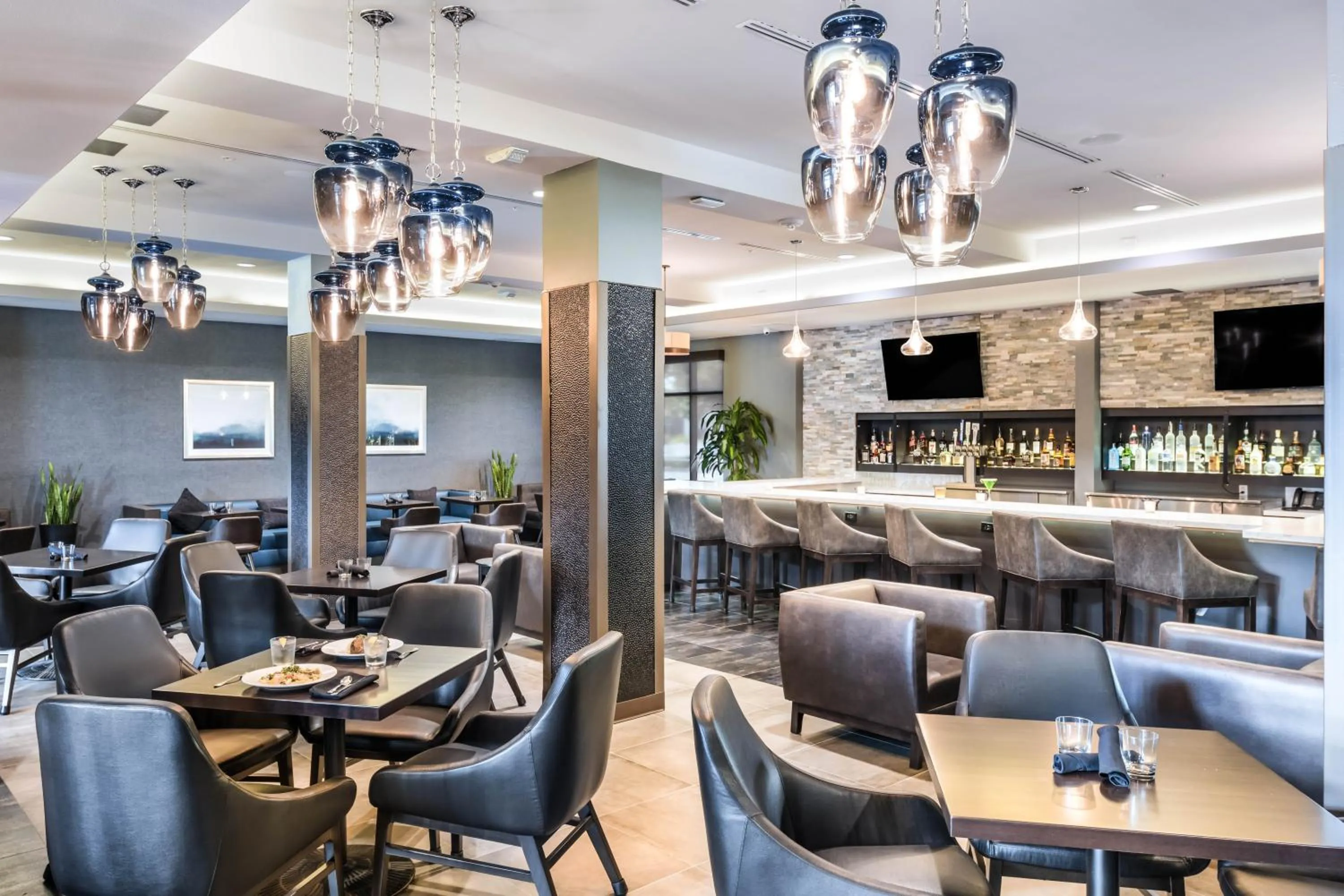 Restaurant/places to eat in Holiday Inn & Suites Silicon Valley - Milpitas by IHG