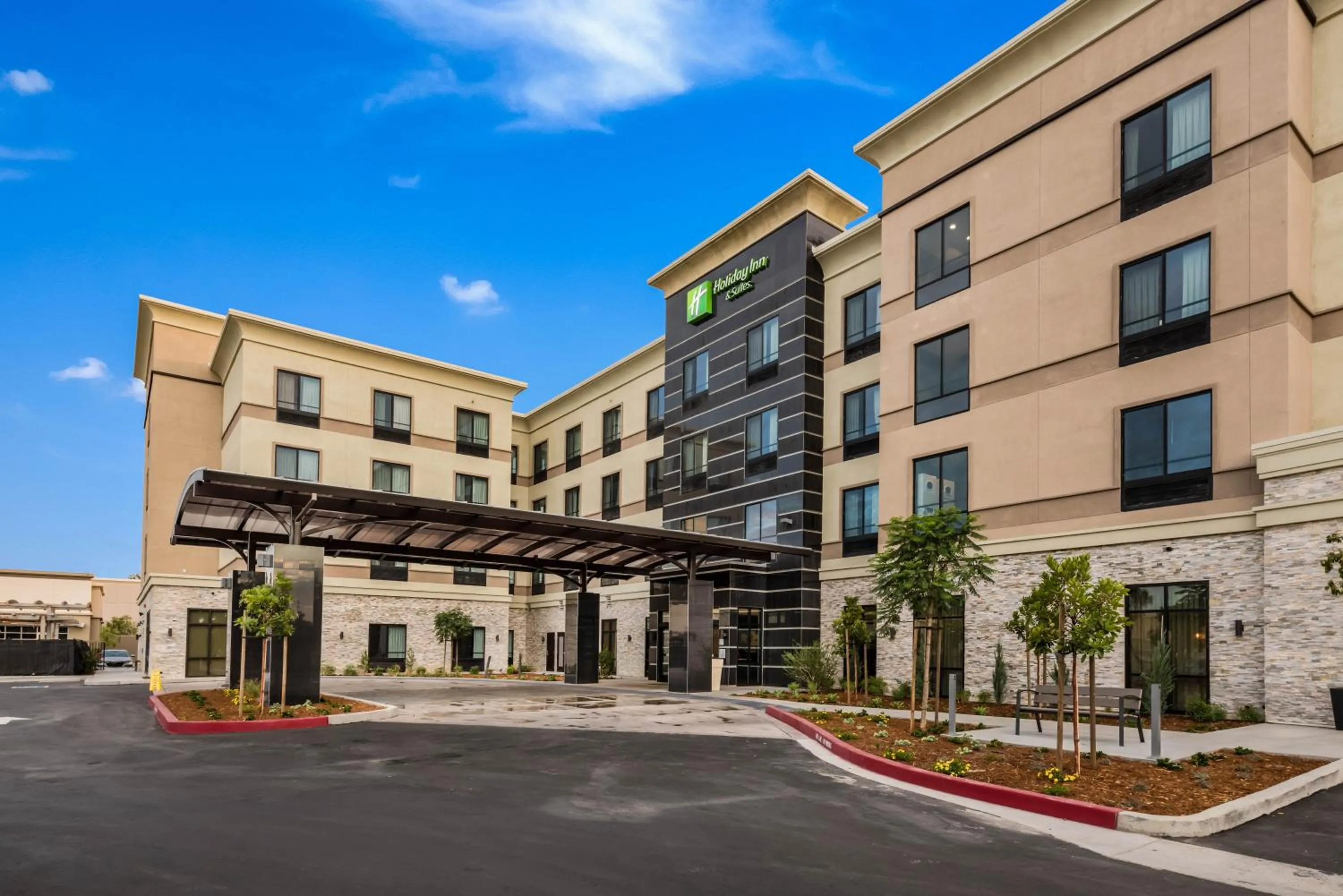 Property building in Holiday Inn & Suites Silicon Valley - Milpitas by IHG