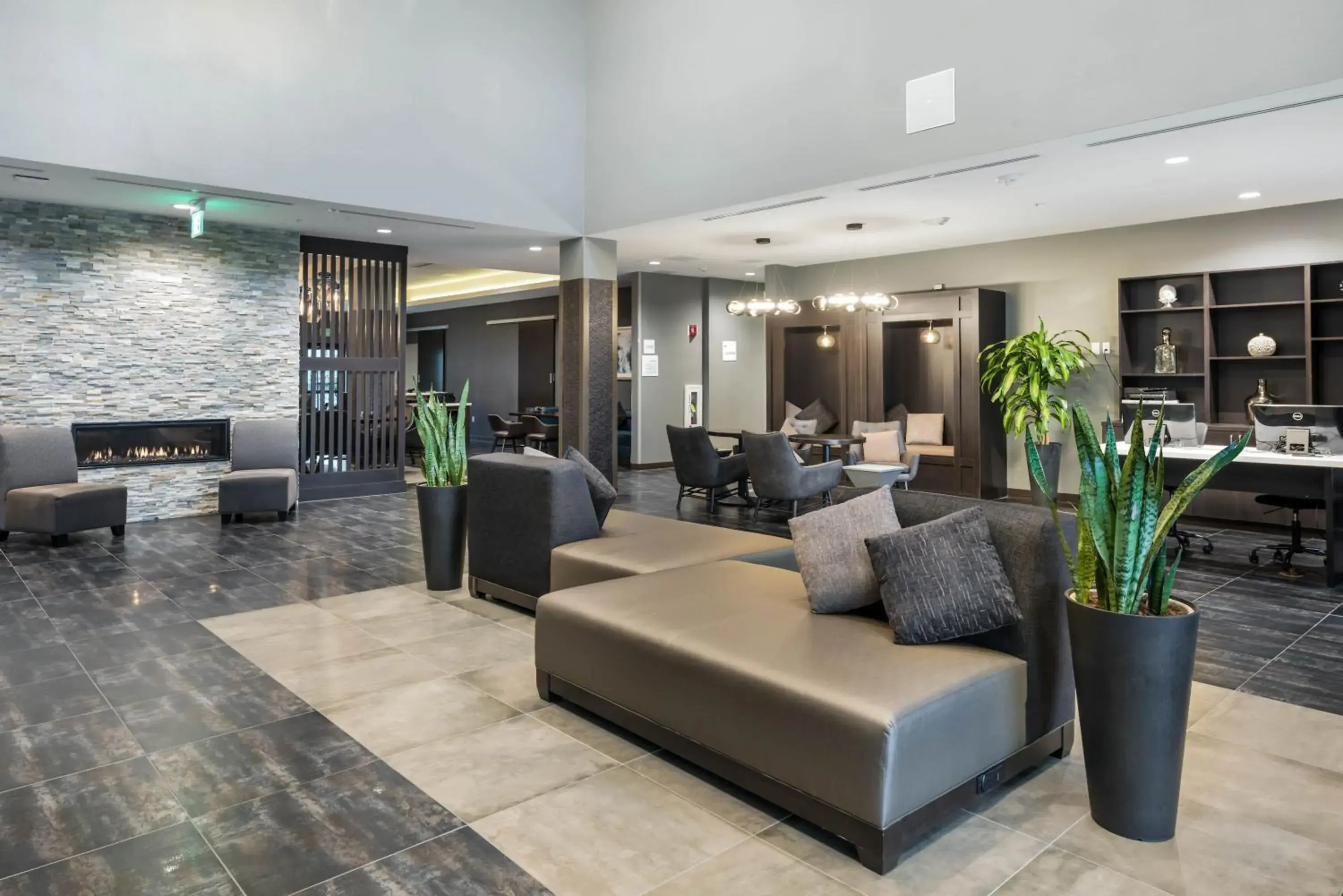 Property building in Holiday Inn & Suites Silicon Valley - Milpitas by IHG Property building in Holiday Inn & Suites Silicon Valley - Milpitas by IHG