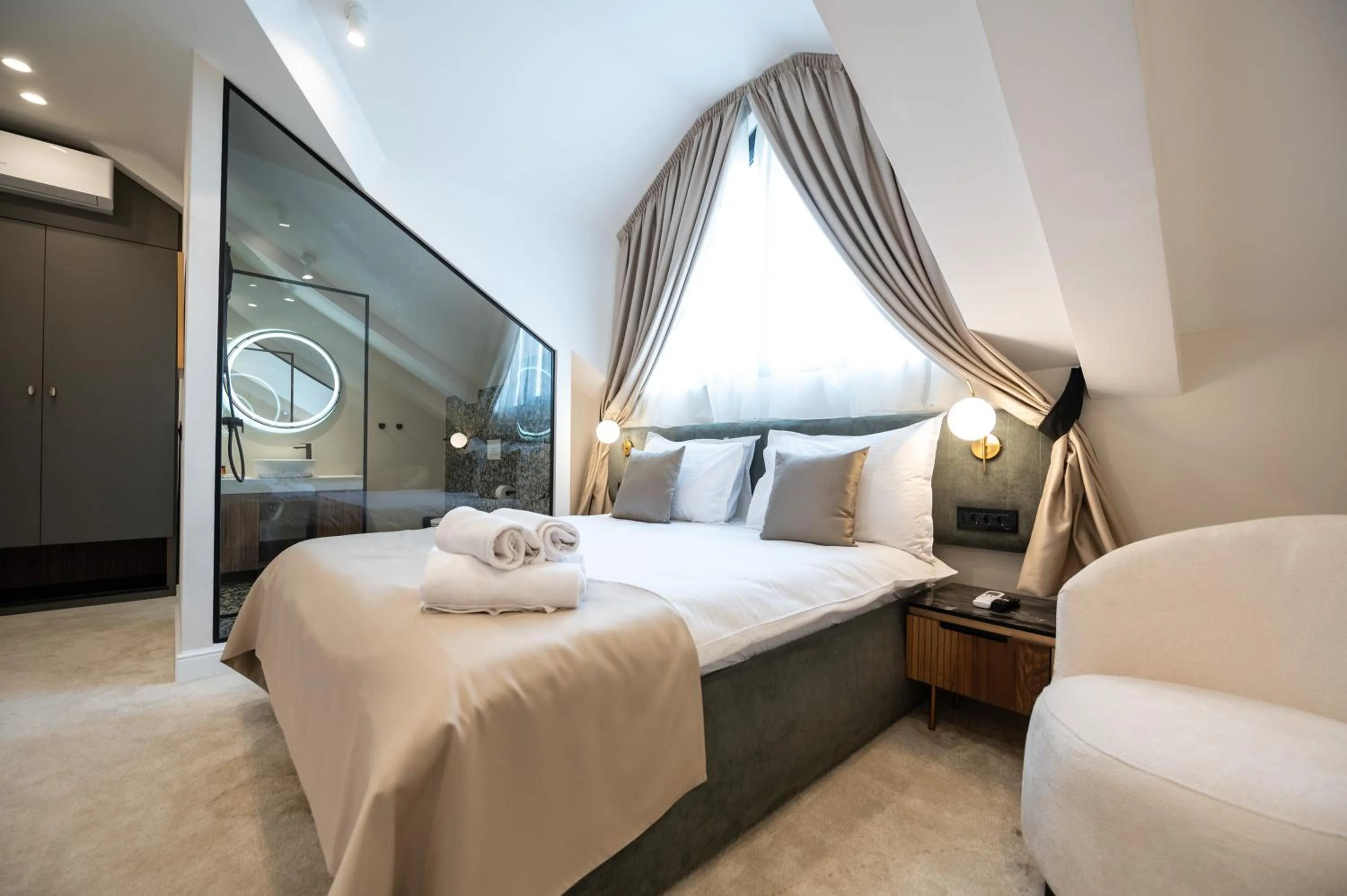 Bed in Hotel Bohemian Garni - Skadarlija