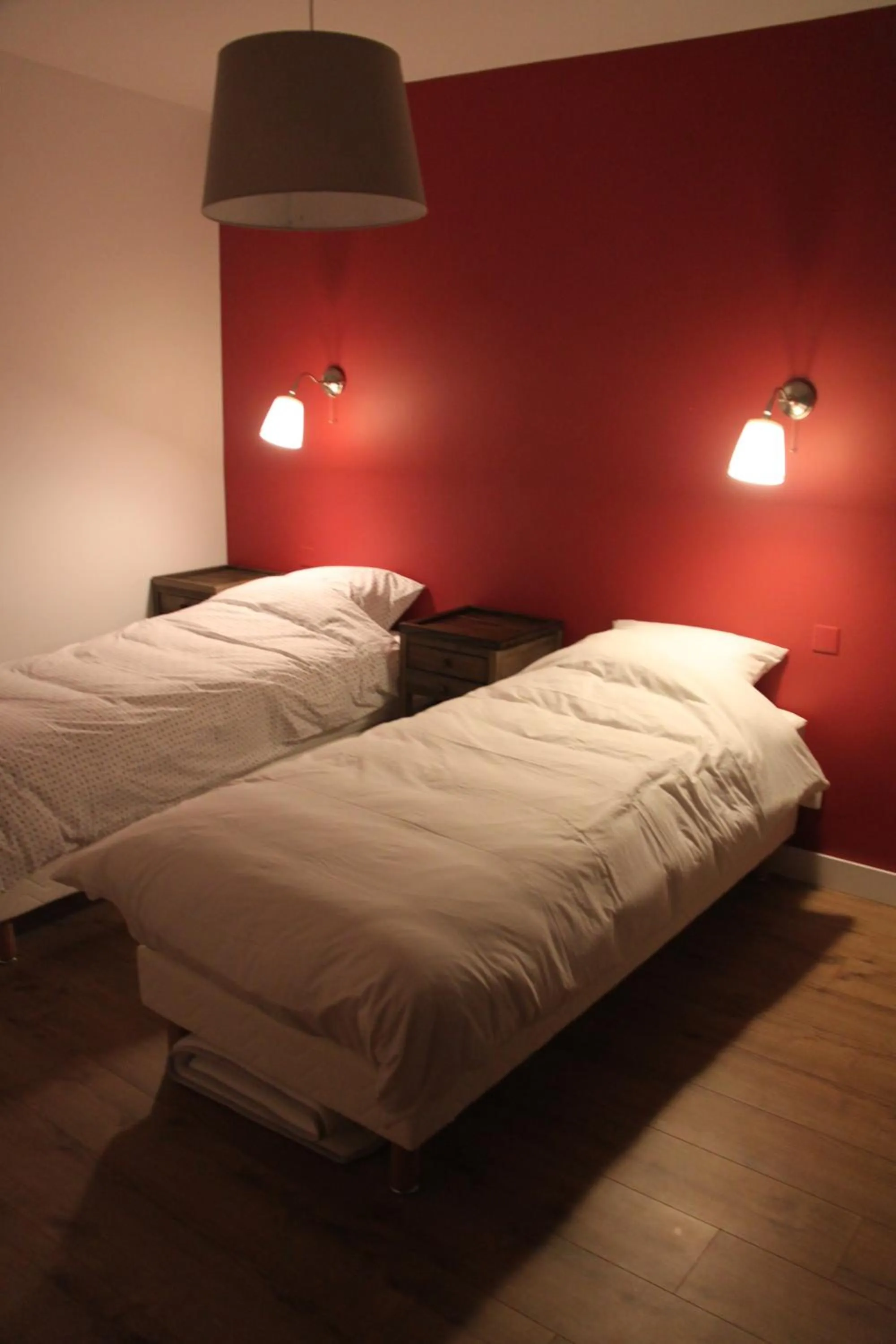 Photo of the whole room, Bed in Les Toits de Paris