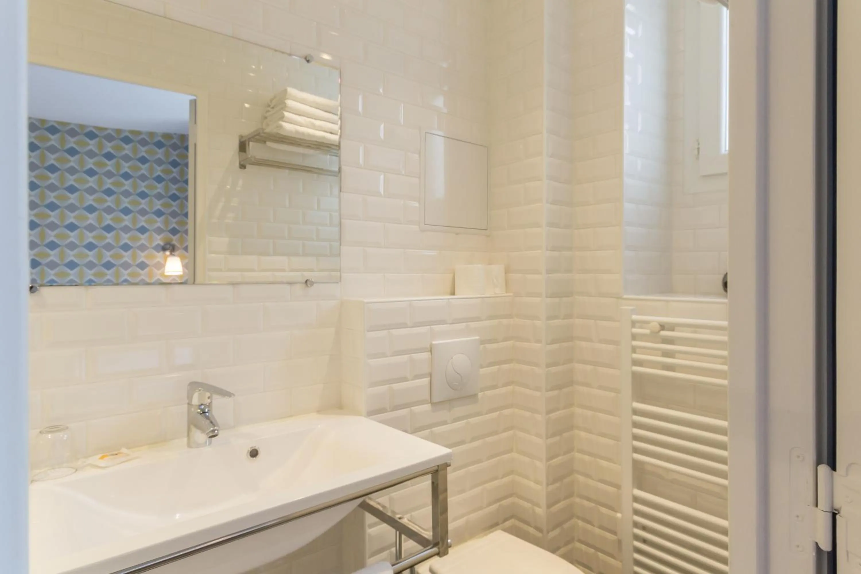 Bathroom in Les Toits de Paris