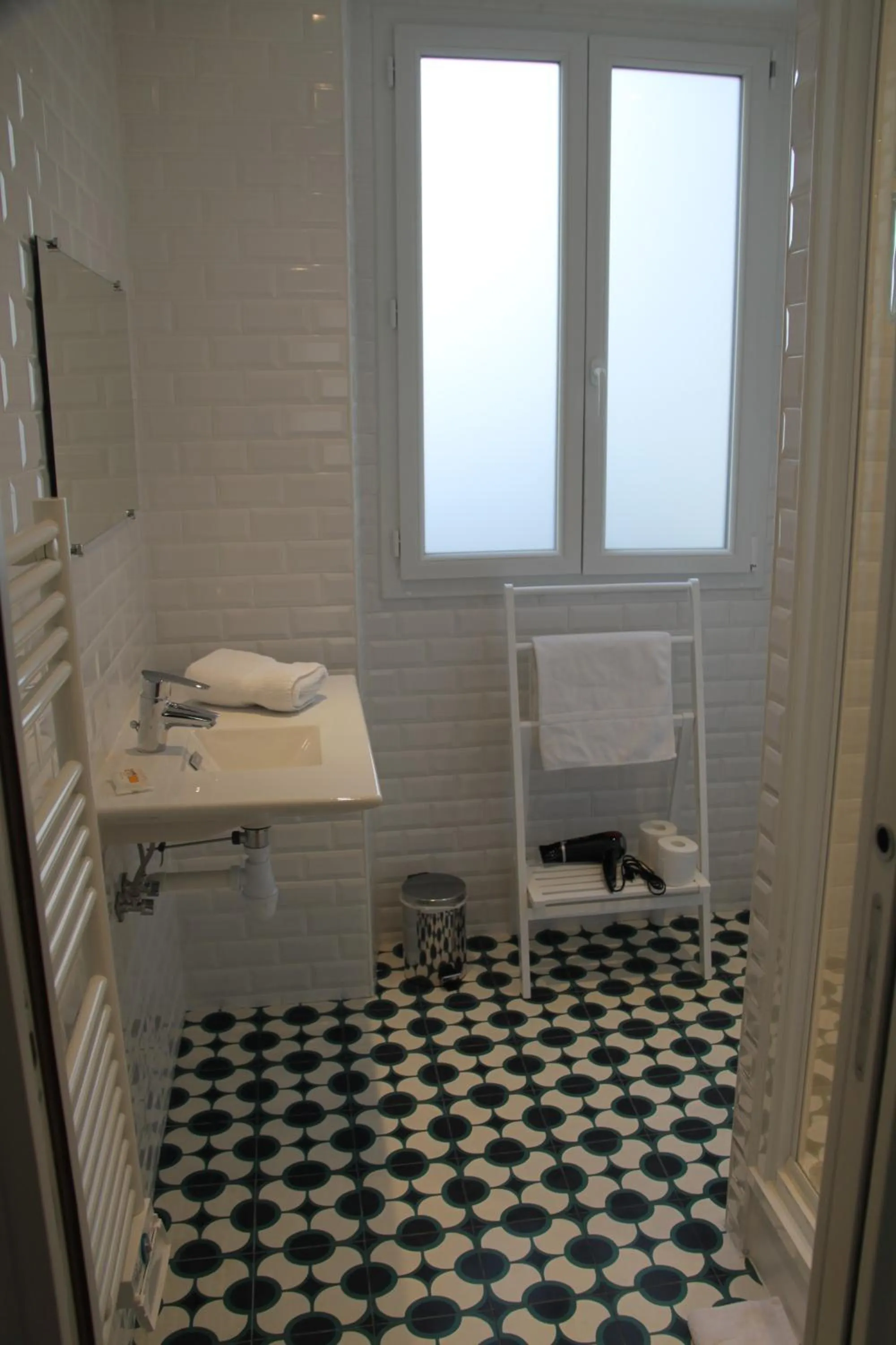 Bathroom in Les Toits de Paris