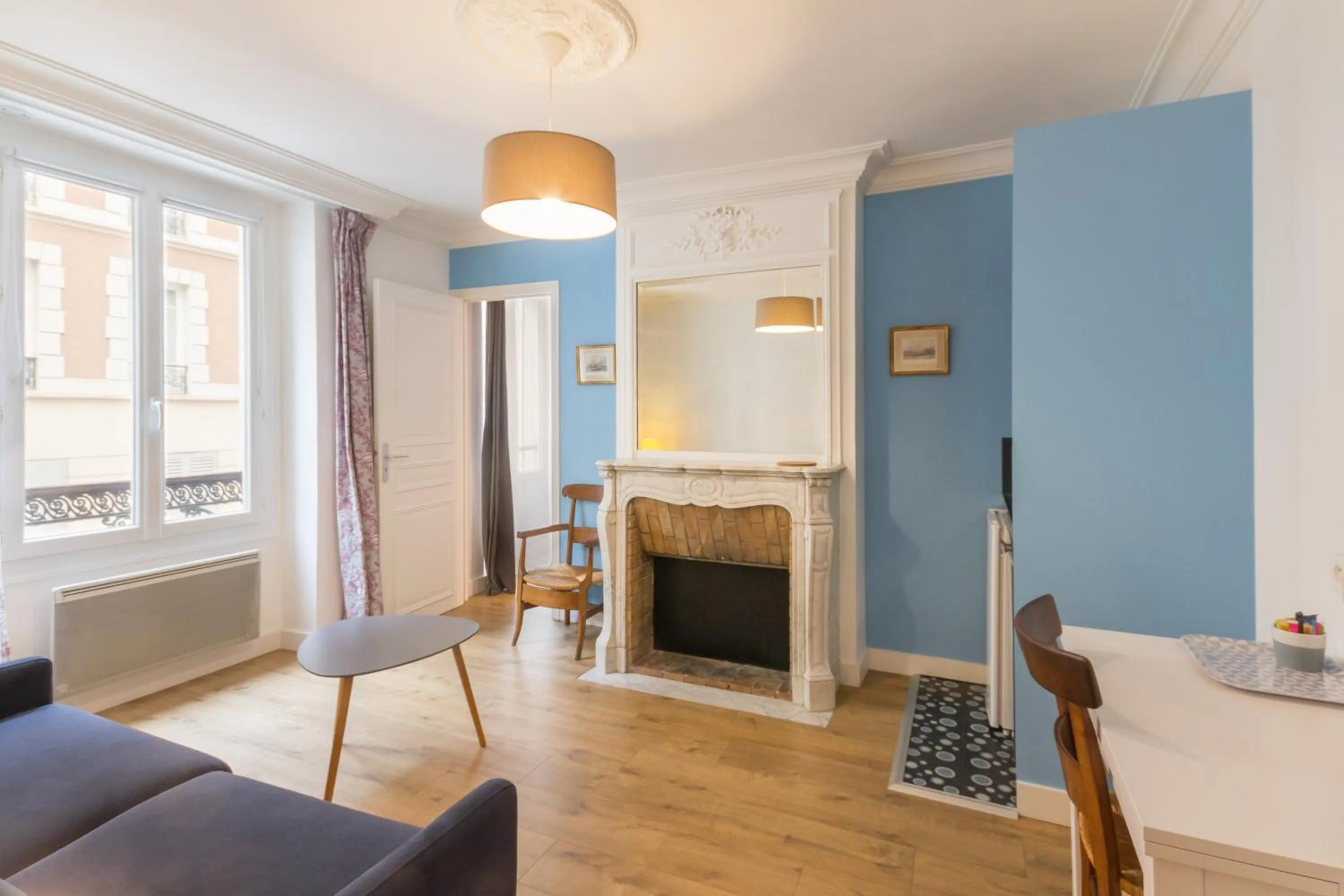 Day in Les Toits de Paris