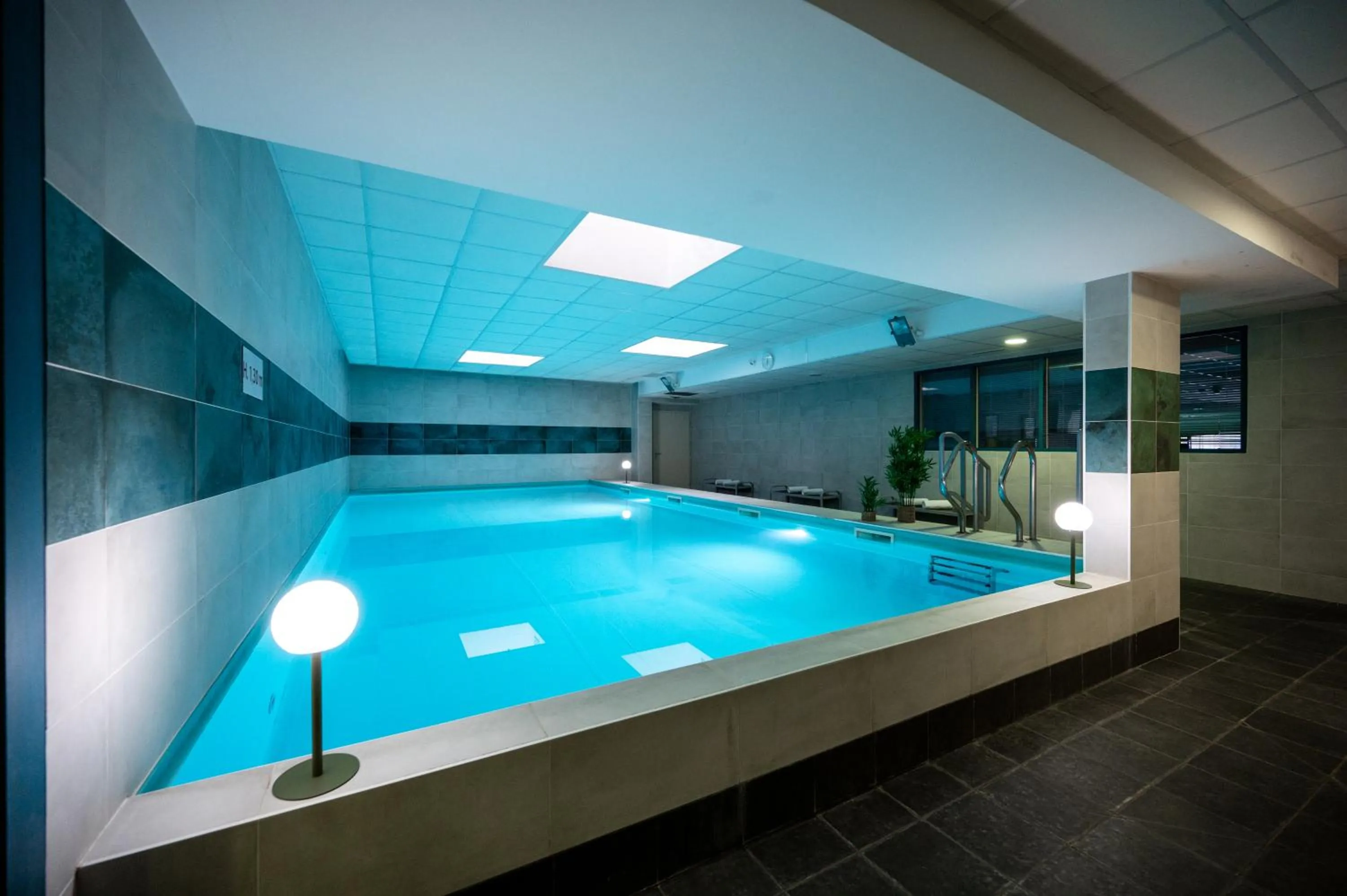 Swimming pool in Nemea Appart Hotel Quai Victor Tours Centre