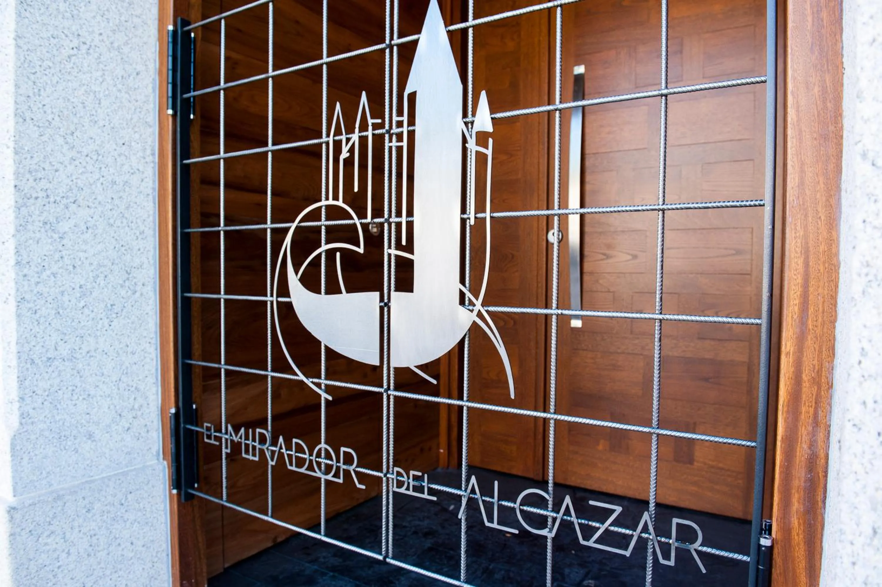 Property logo or sign in El Mirador Del Alcazar