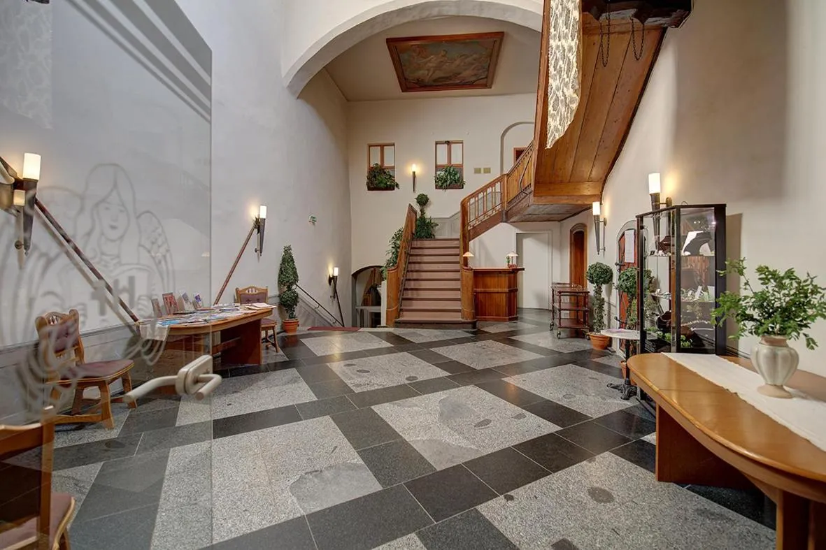Facade/entrance in Gotikhotel Frenzelhof