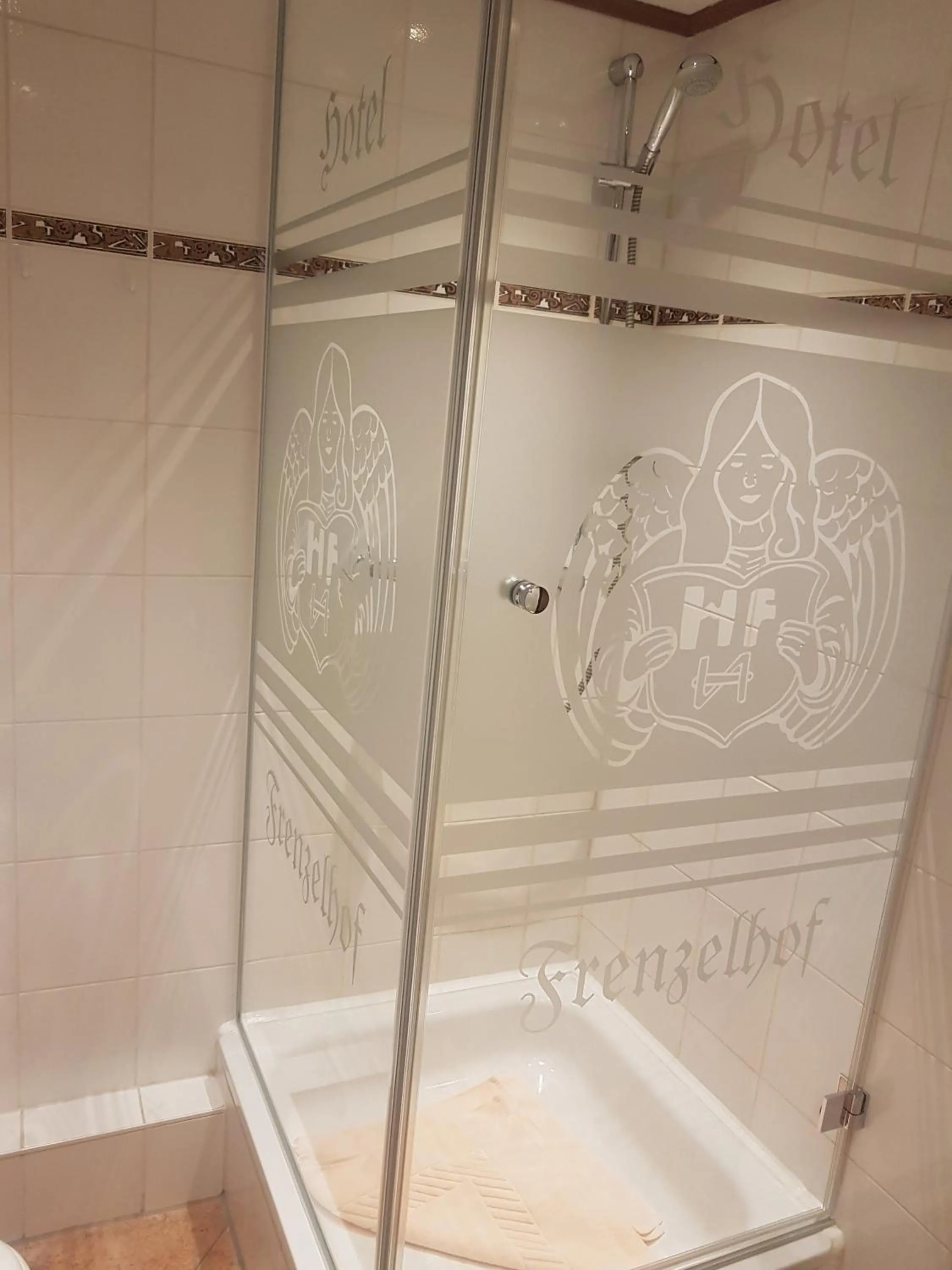 Shower in Gotikhotel Frenzelhof