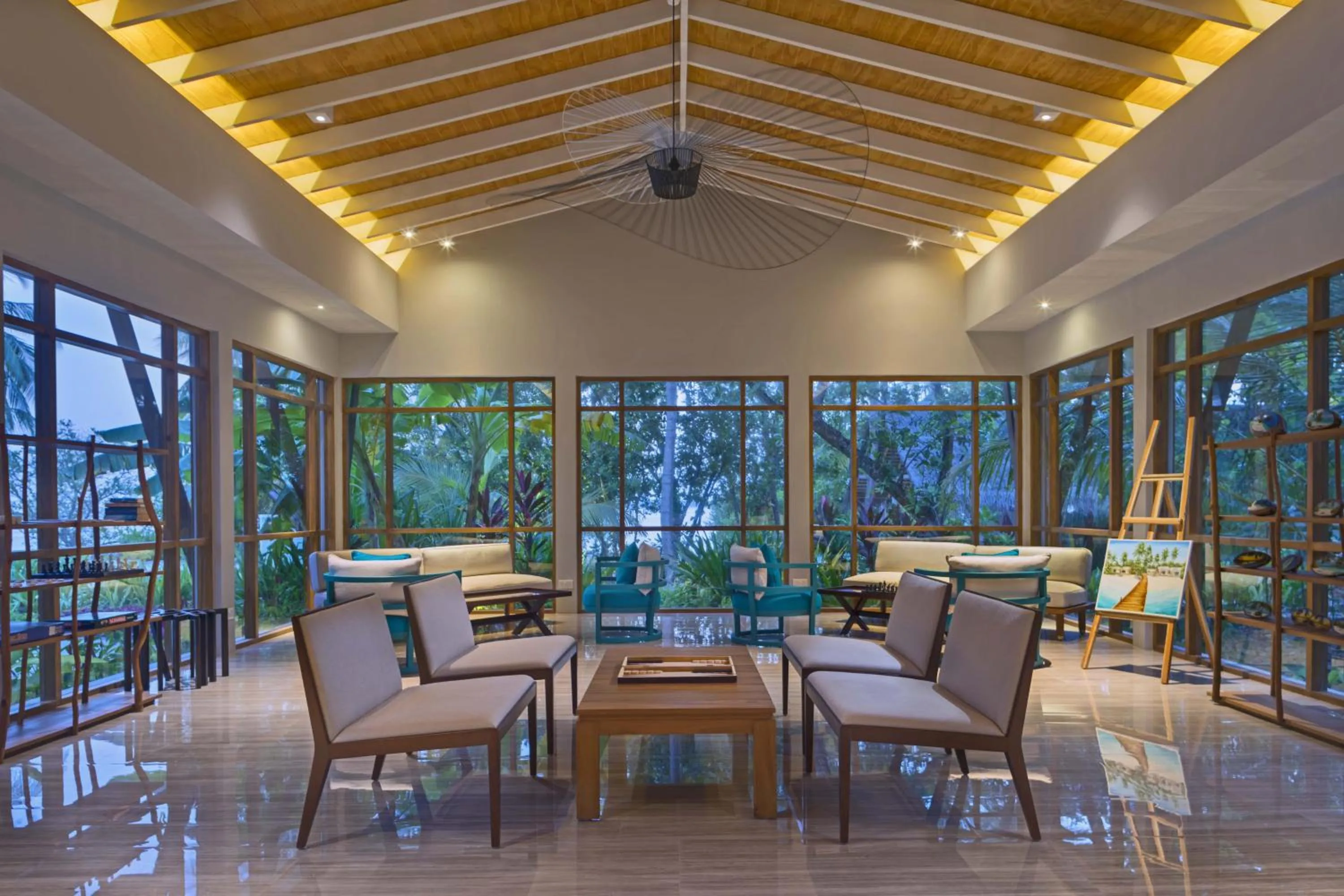 Lounge or bar in Dhigali Maldives - A Premium All-Inclusive Resort