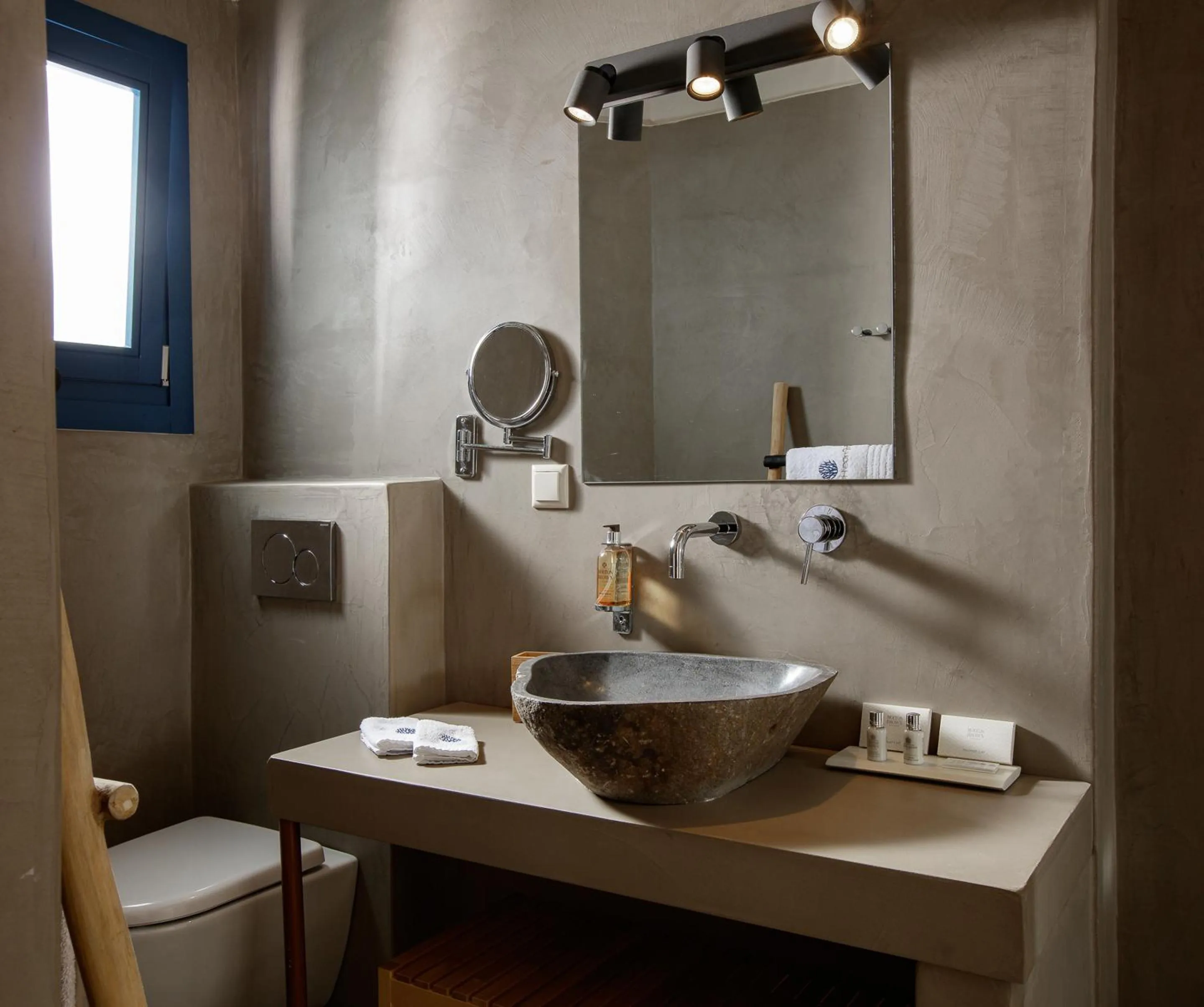 Bathroom in Sifnos House - Rooms and SPA