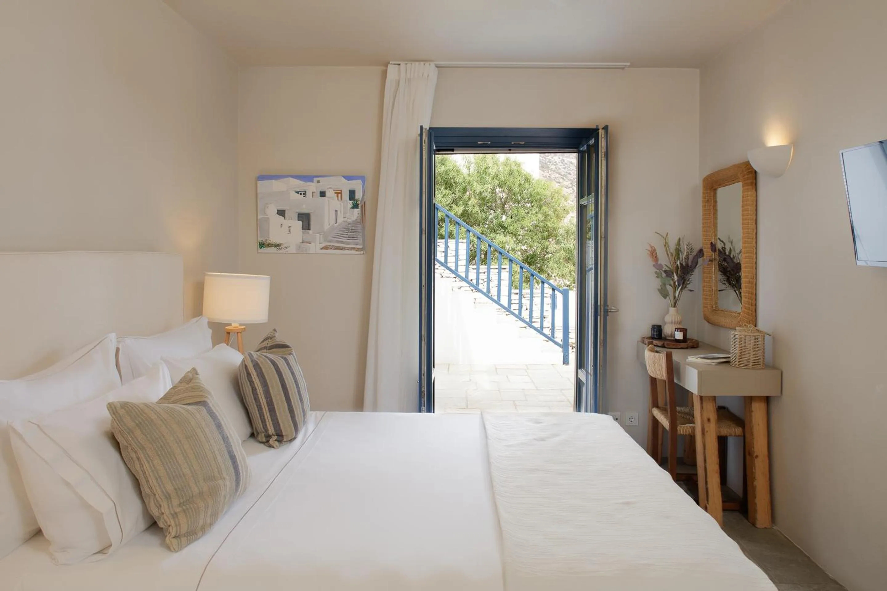 Bed in Sifnos House - Rooms and SPA