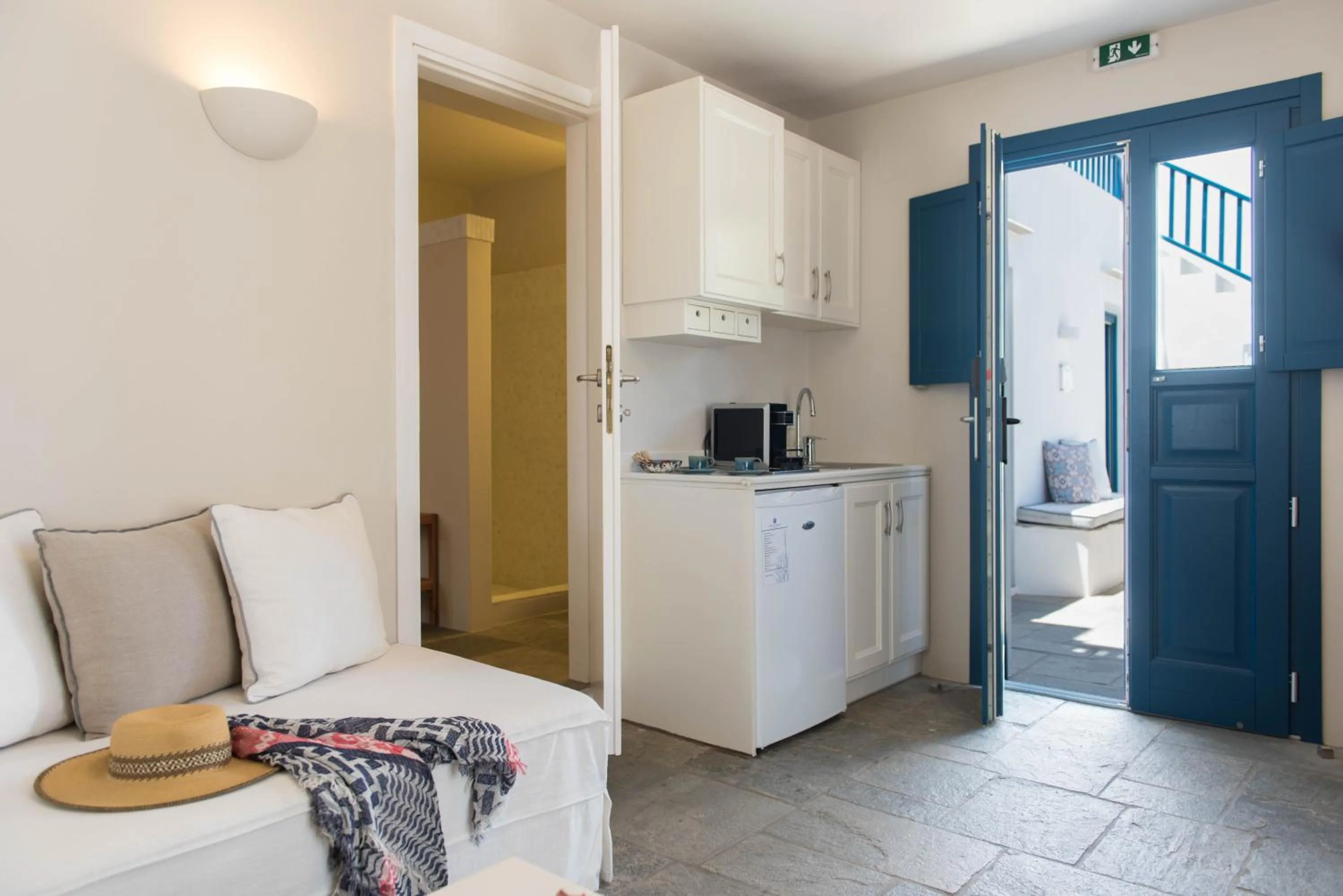 Kitchen or kitchenette in Sifnos House - Rooms and SPA