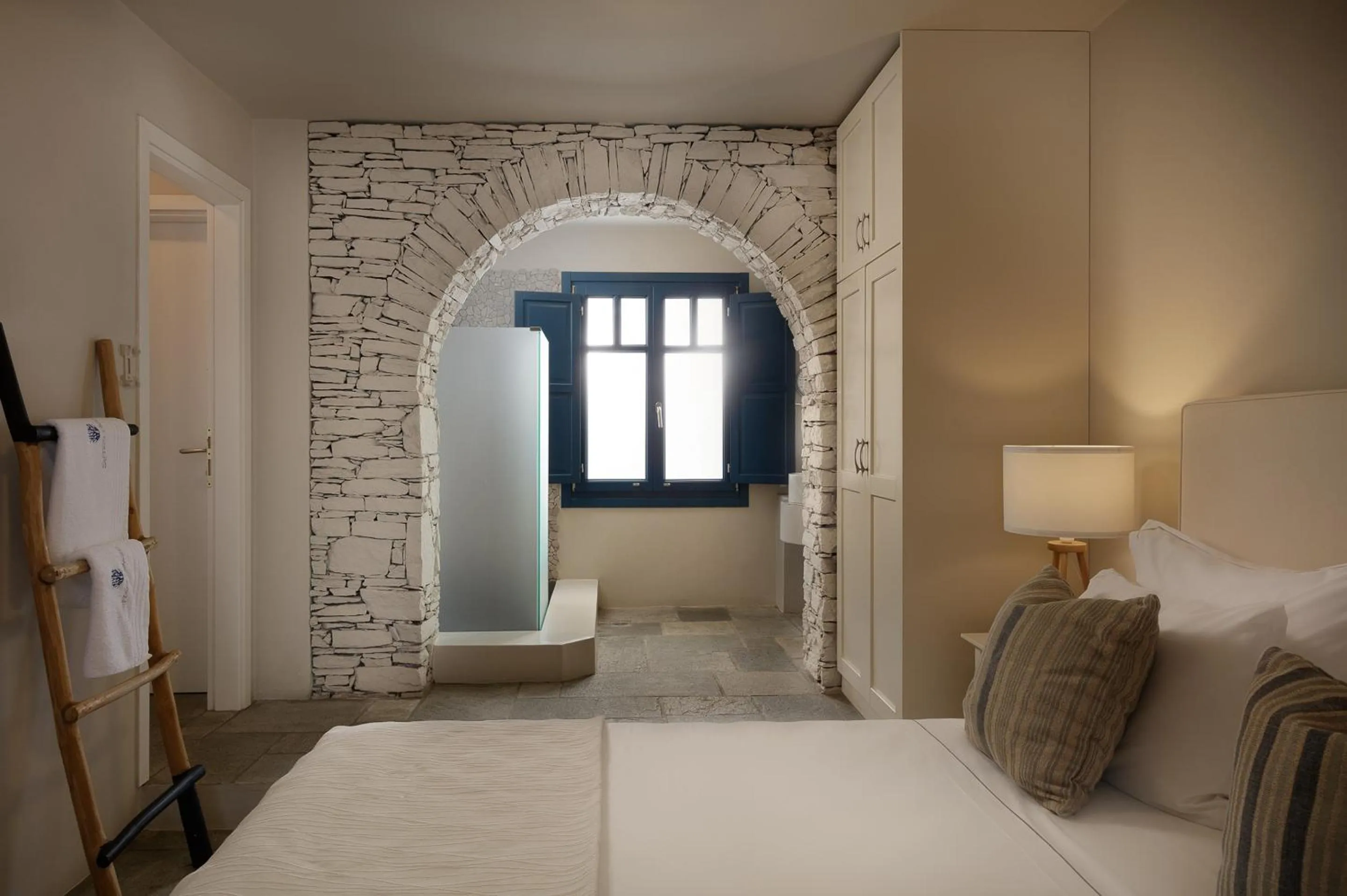 Shower, Bed in Sifnos House - Rooms and SPA