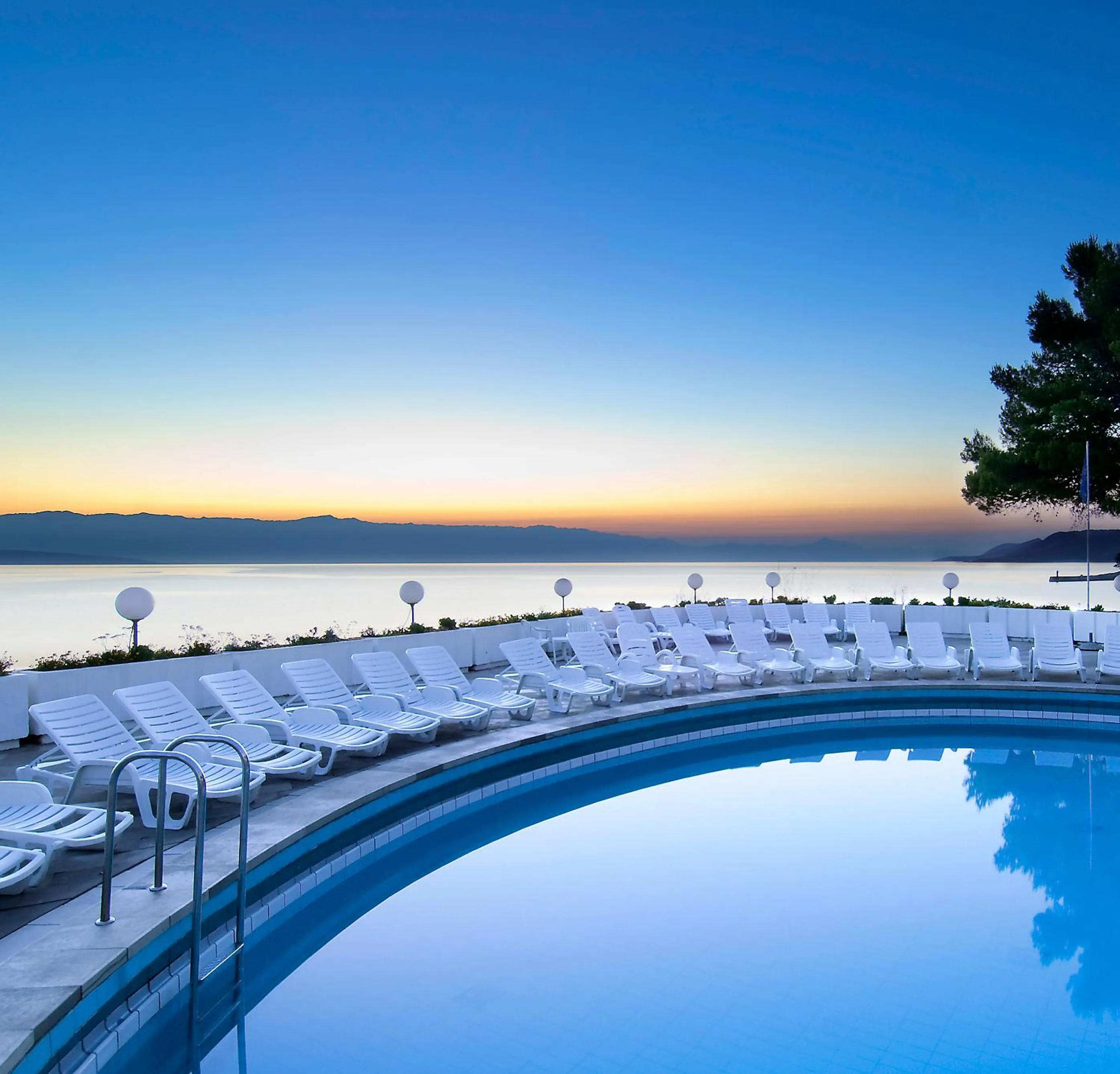 Swimming pool in Fontana Resort