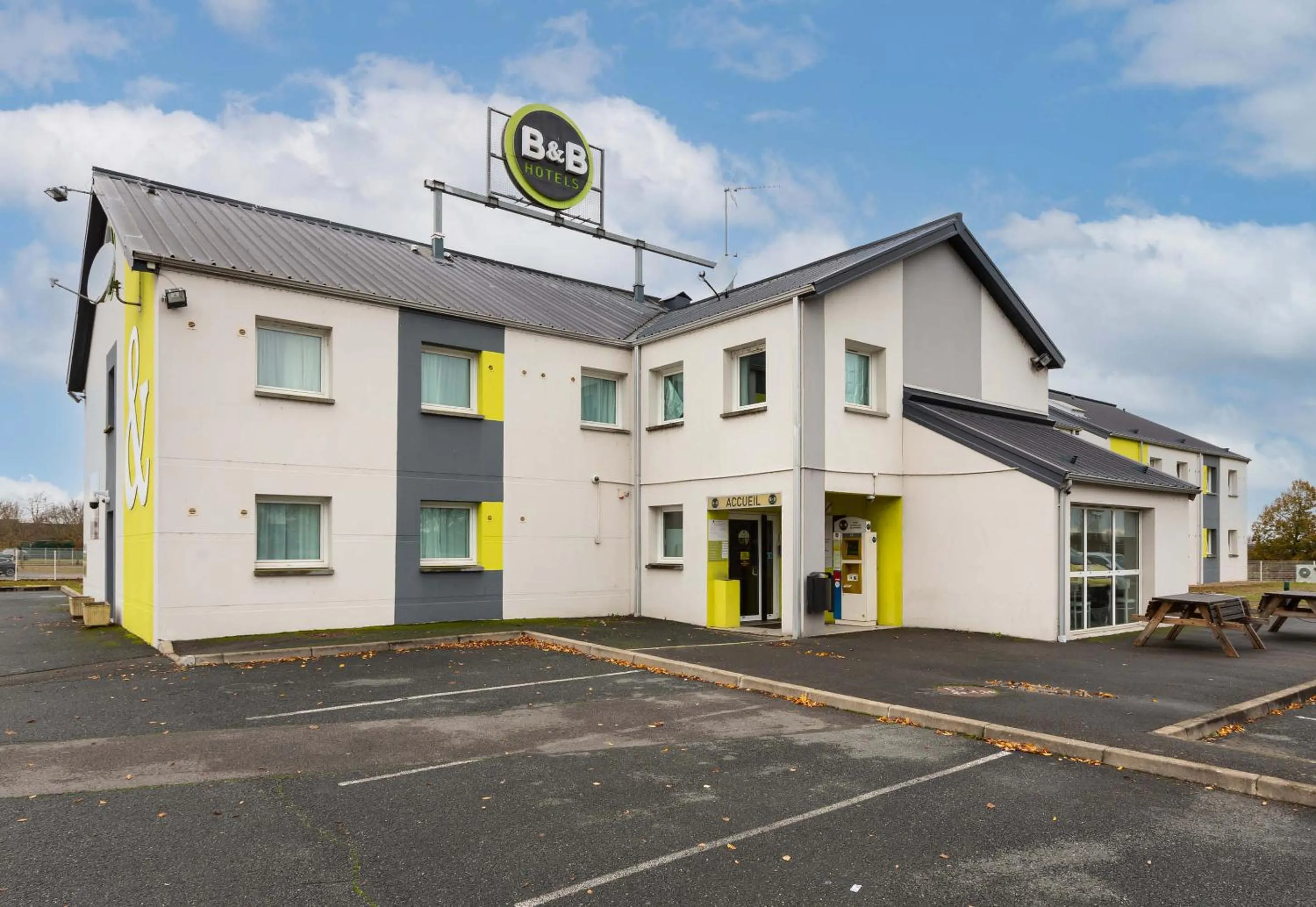 Property building in B&B HOTEL Bourges 2
