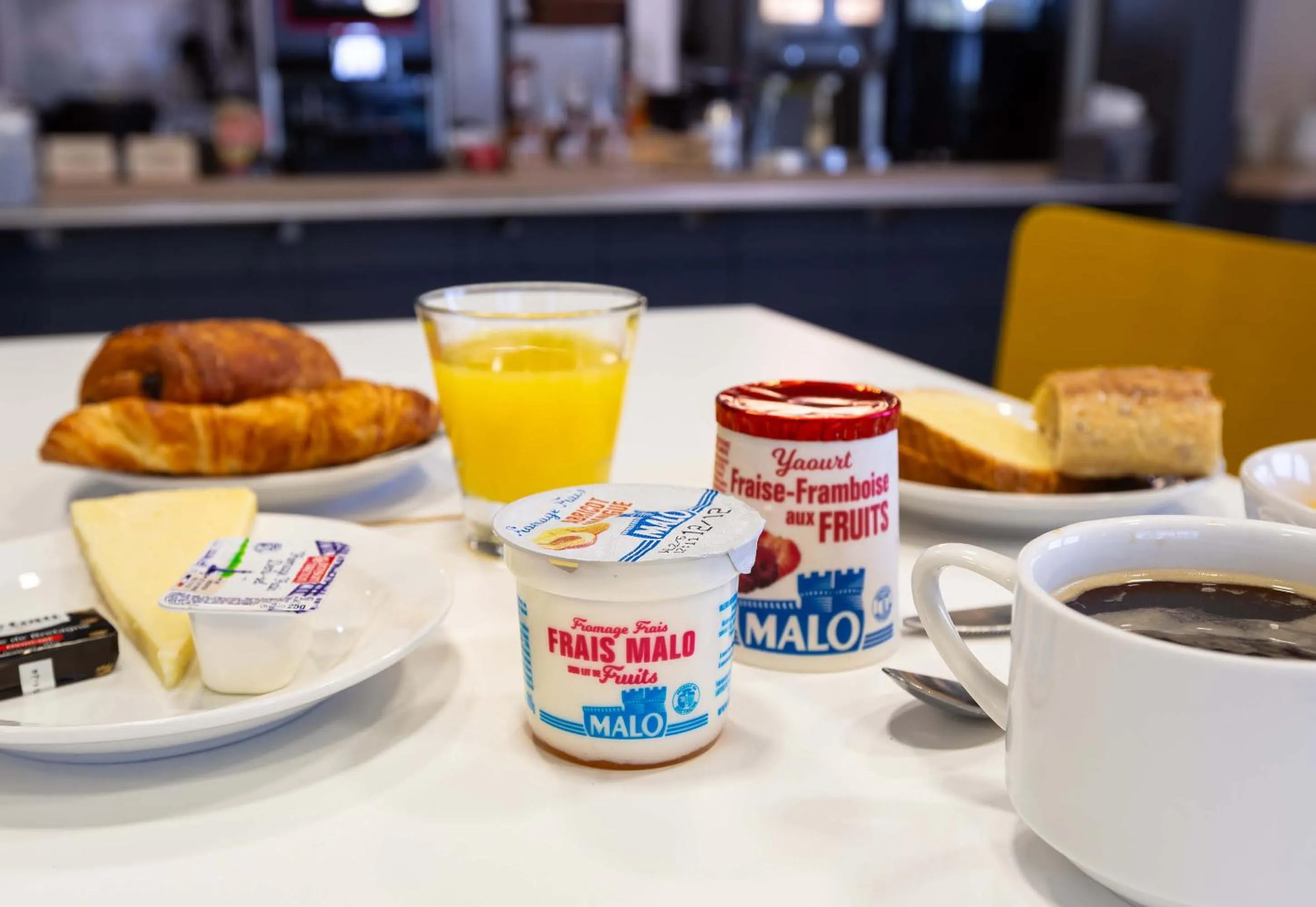 Breakfast in B&B HOTEL Bourges 2