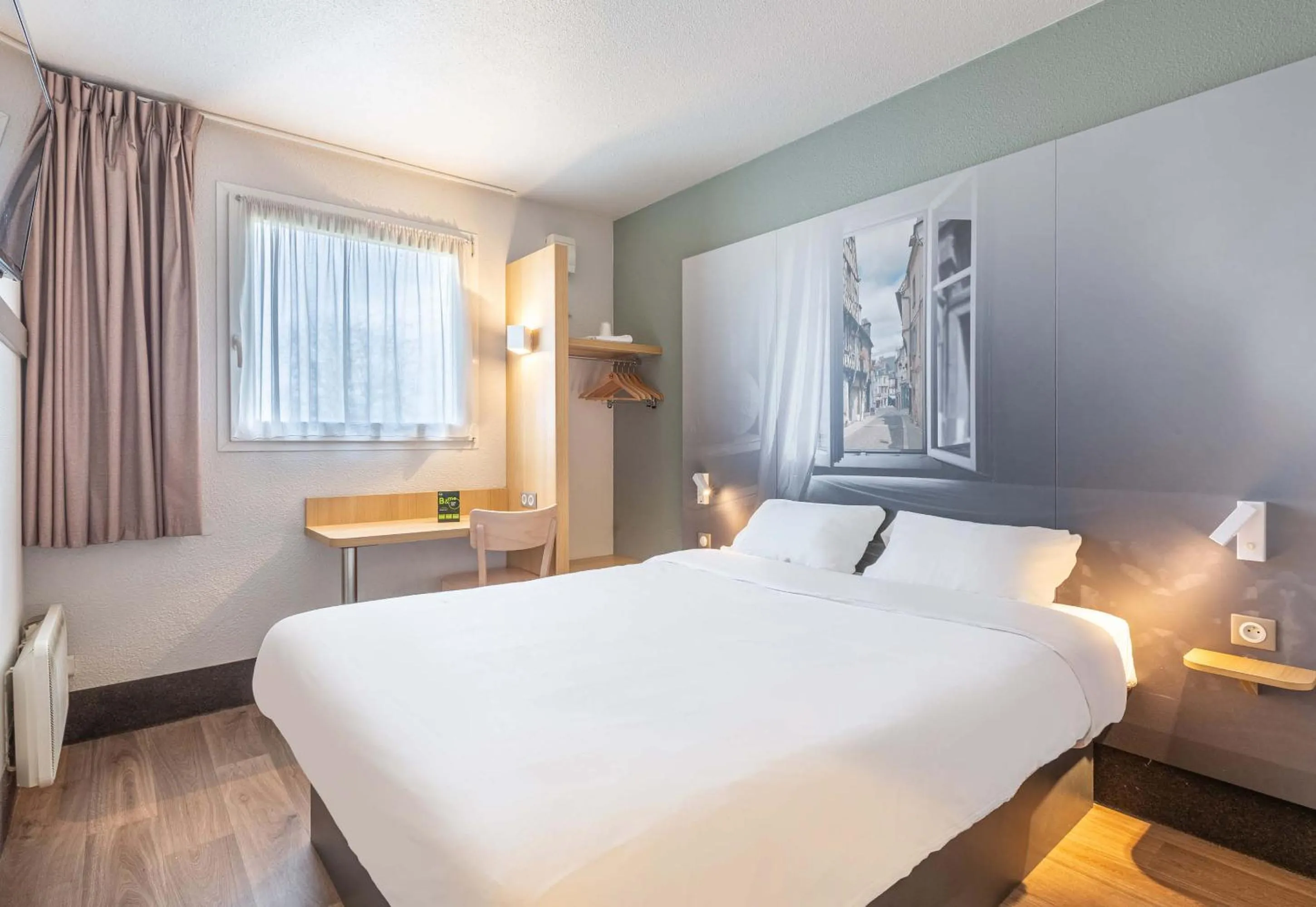 Bedroom, Bed in B&B HOTEL Bourges 2