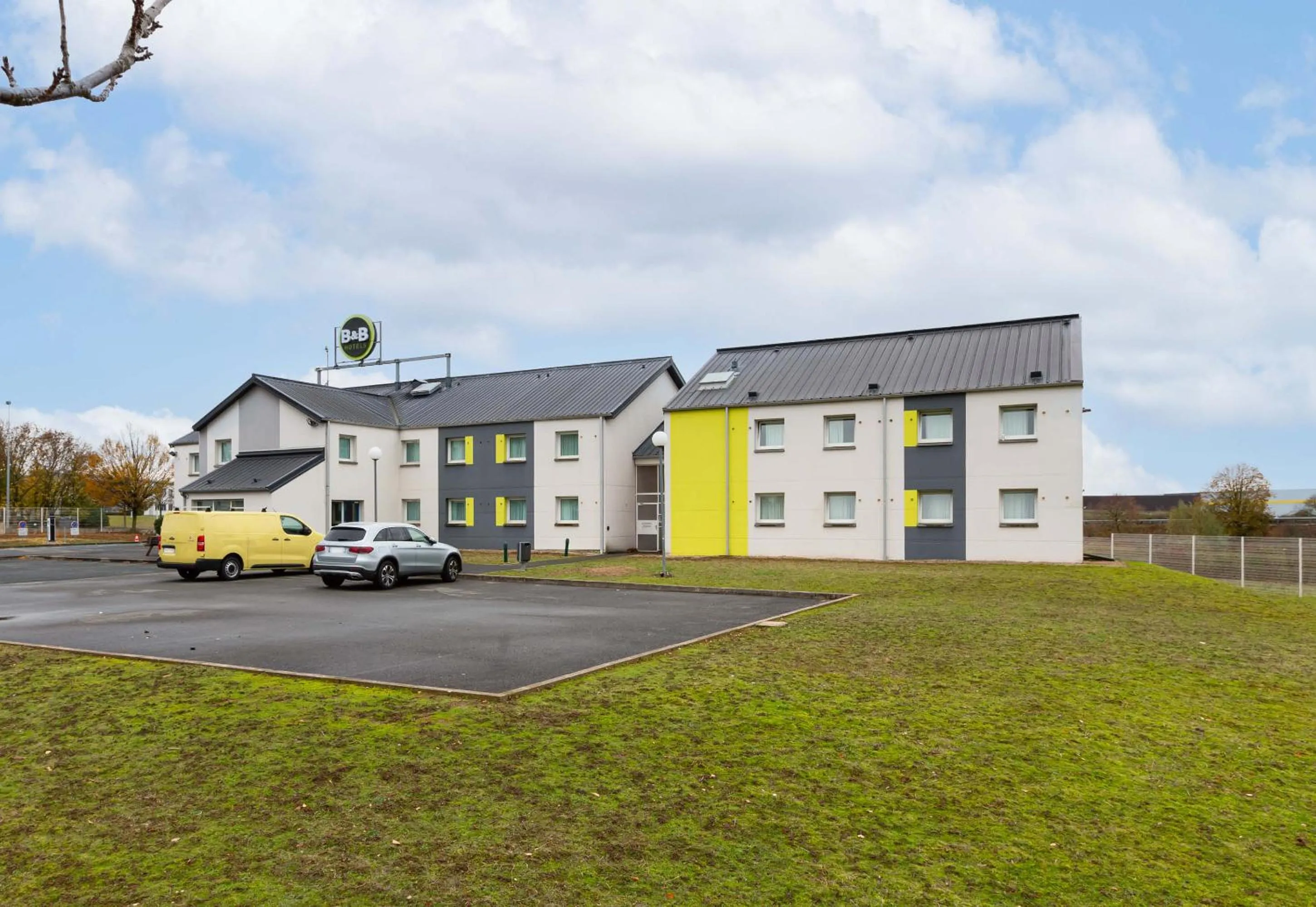 Property building in B&B HOTEL Bourges 2