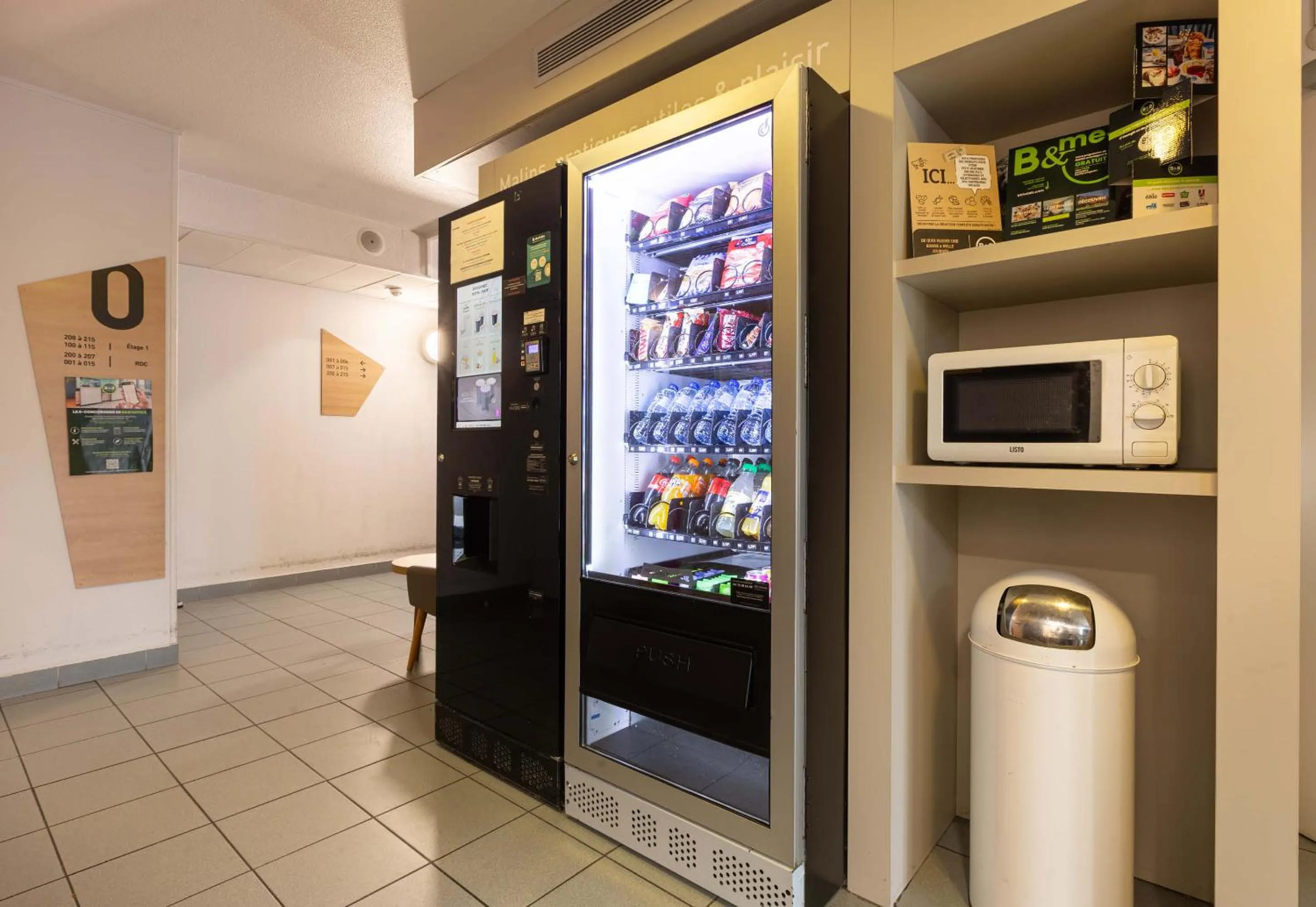 vending machine in B&B HOTEL Bourges 2