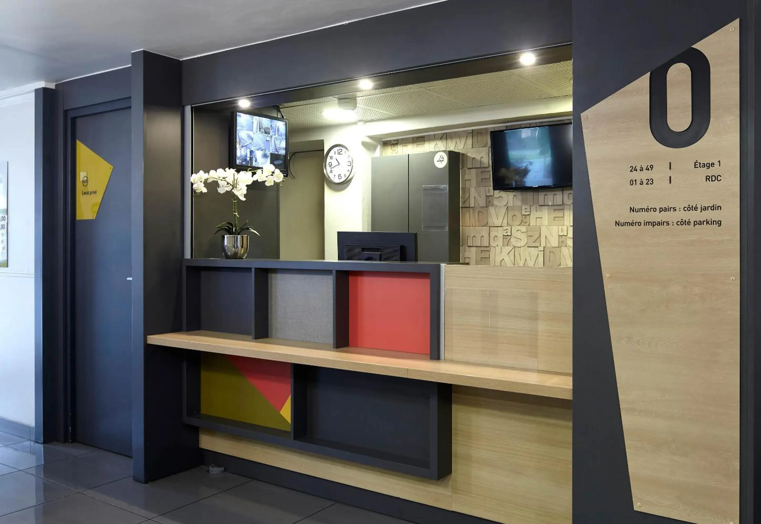 Lobby or reception in B&B HOTEL La Queue En Brie Lobby or reception in B&B HOTEL La Queue En Brie