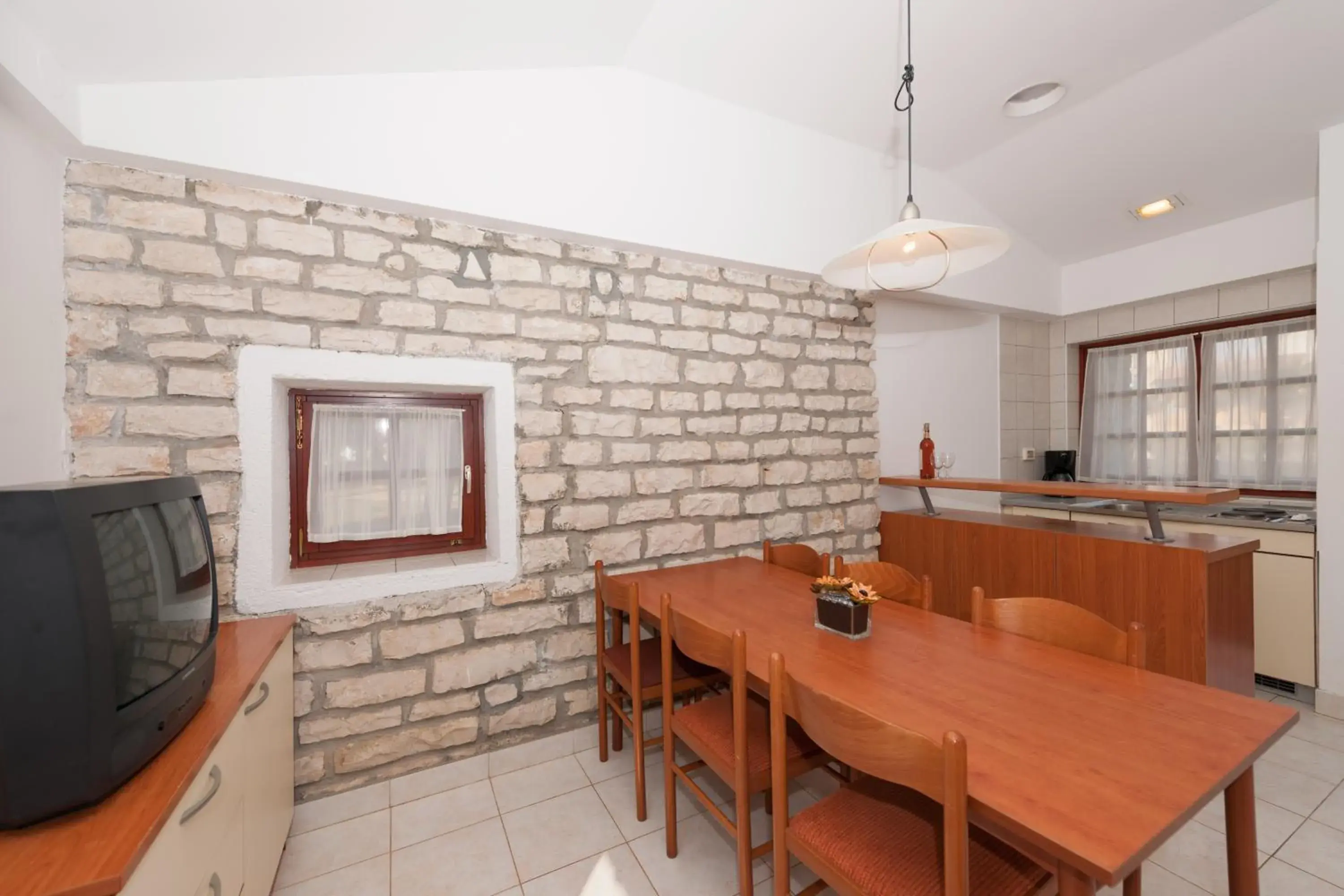 Kitchen or kitchenette, Dining Area in Villas Rubin Resort