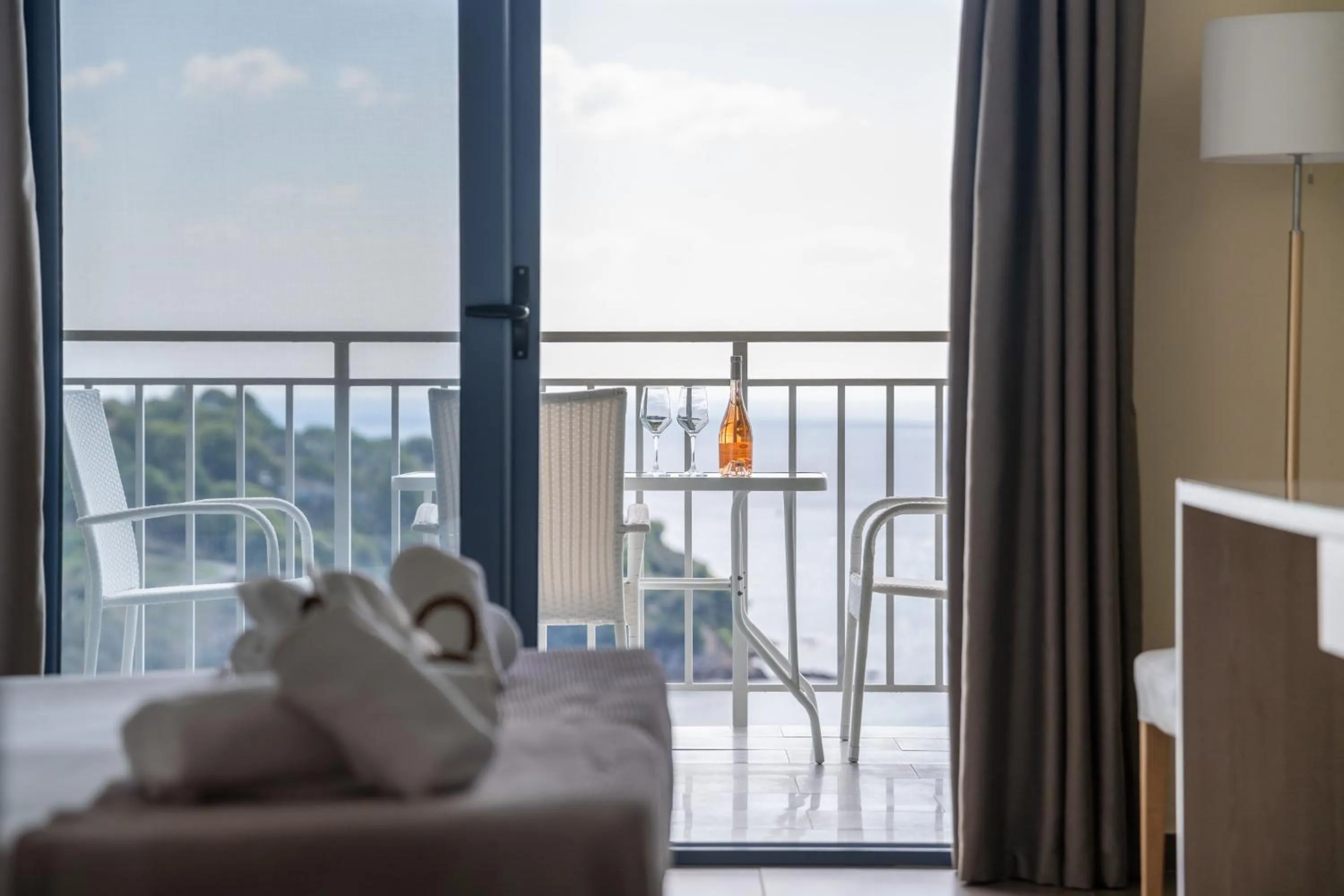 Sea view, Bed in La Luna Hotel