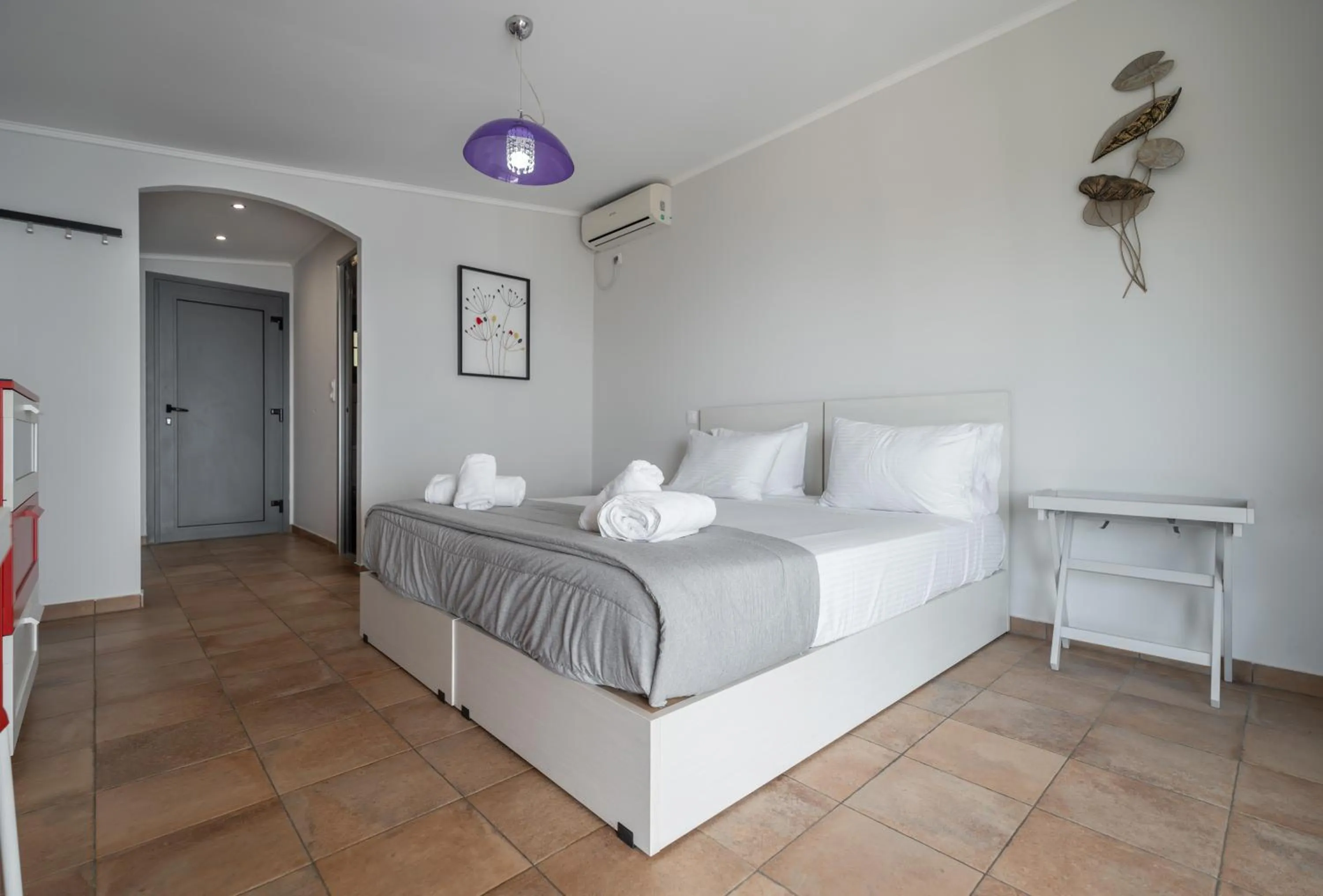 Bedroom, Bed in La Luna Hotel