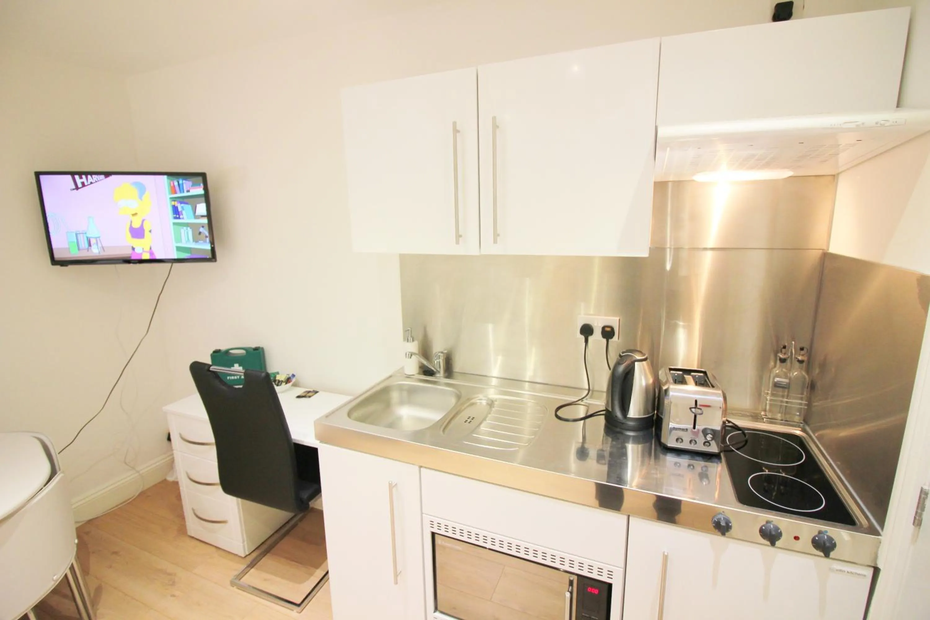 Coffee/tea facilities in Cambridge City Rooms by Paymán Club