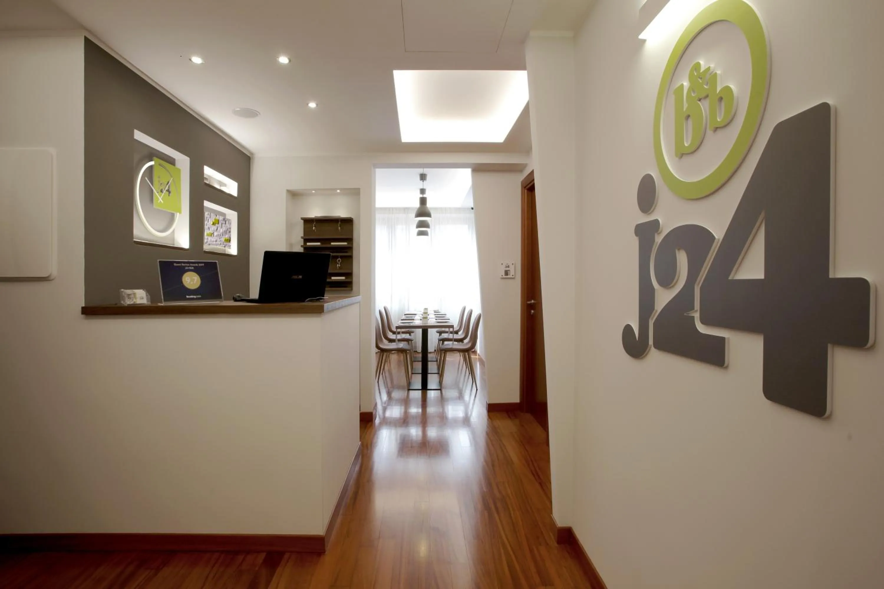 J24 B&B