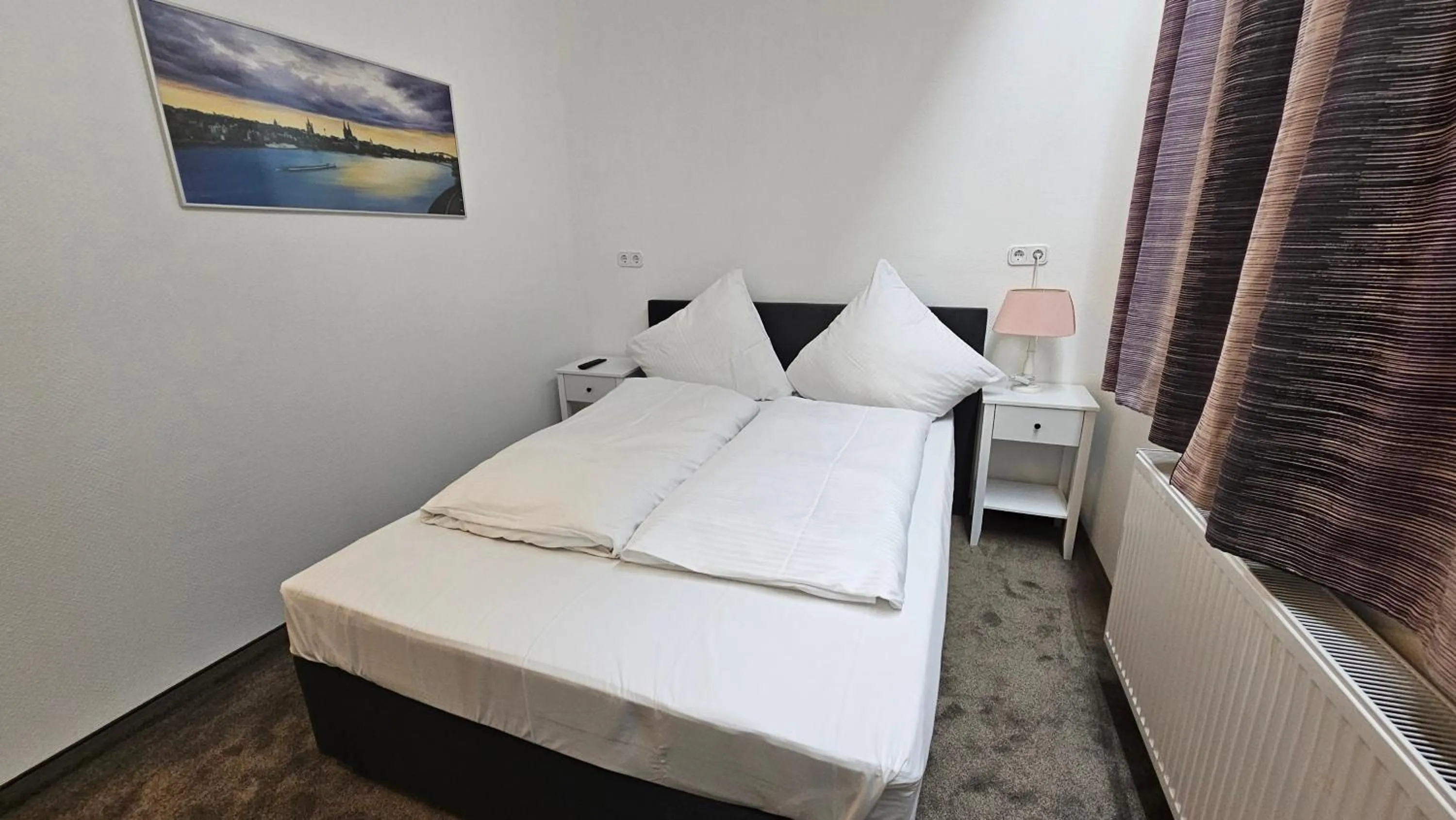 Bed in Hotel Kölner Hof