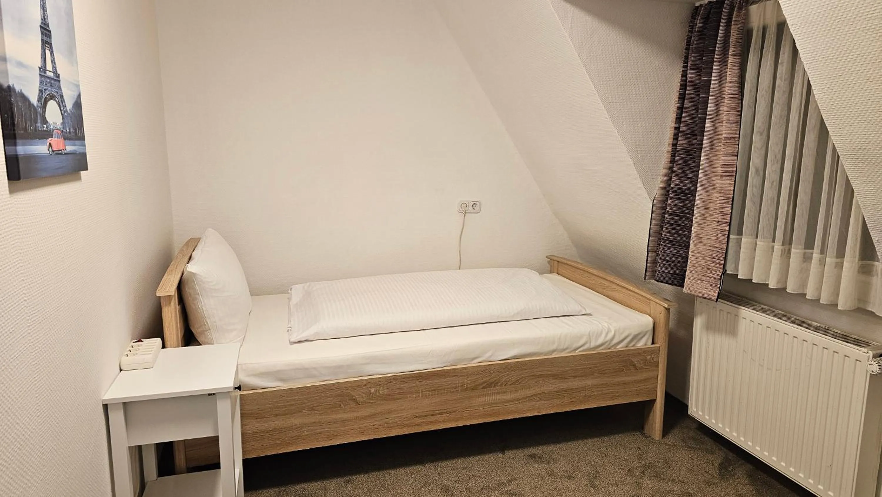 Bed in Hotel Kölner Hof