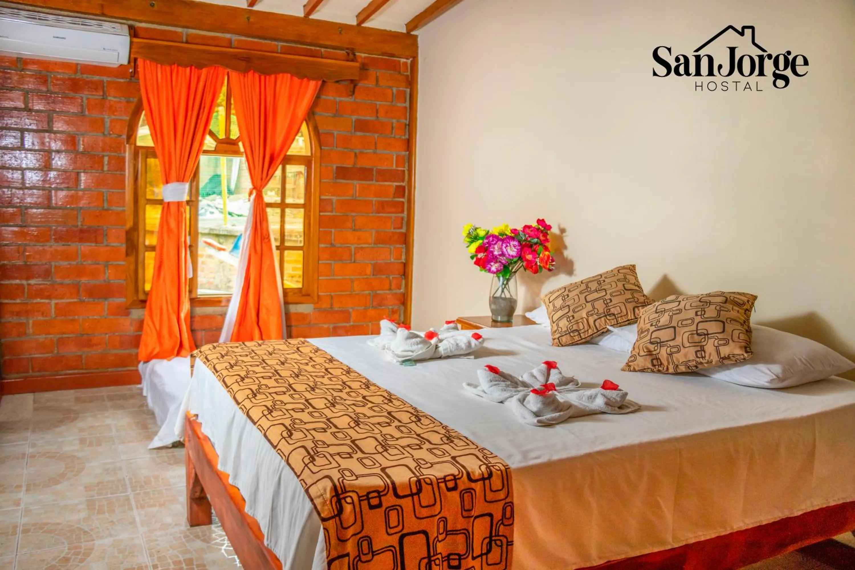 Family Room with Private Bathroom in Hostal San Jorge