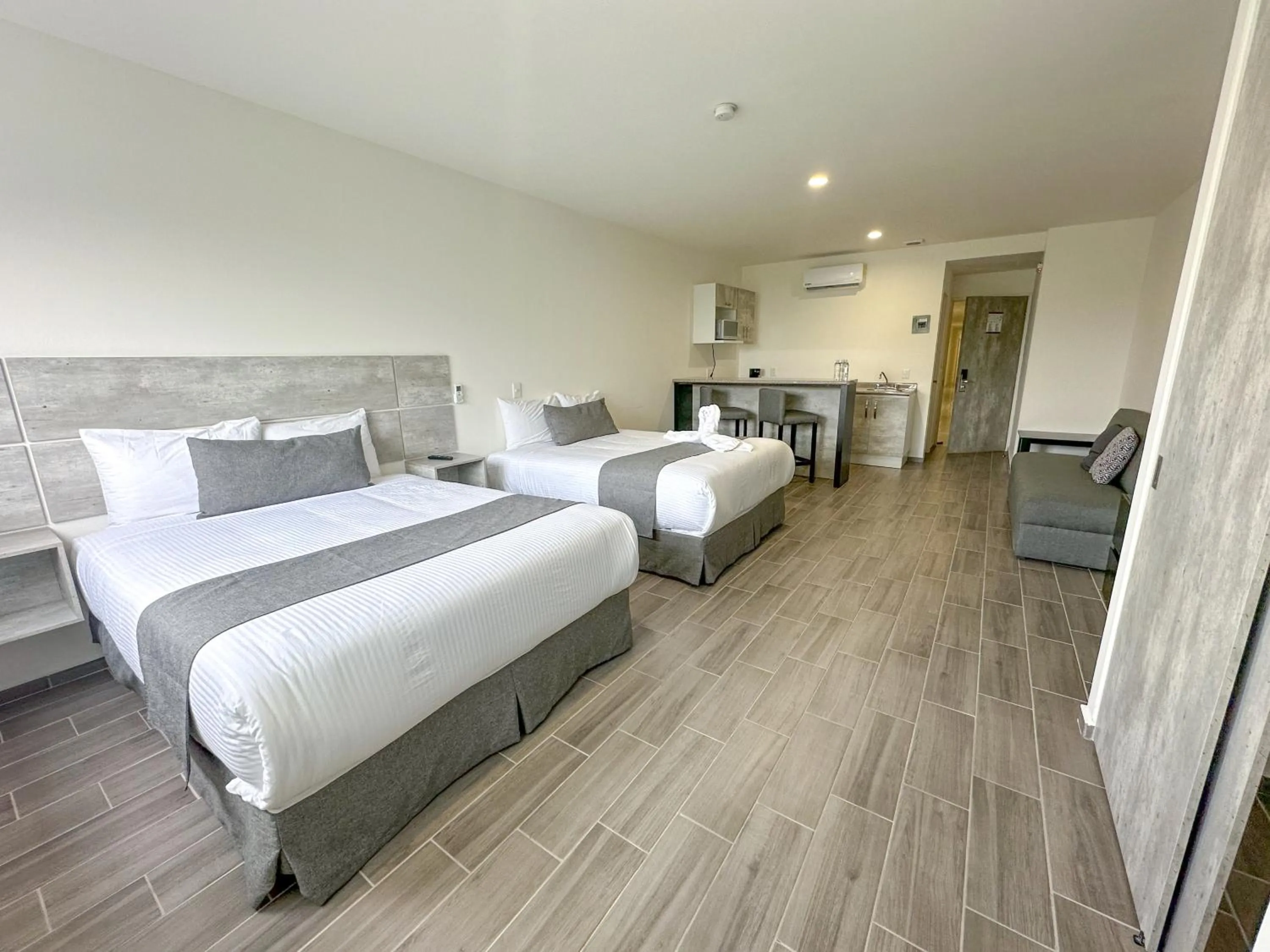 Photo of the whole room, Bed in SR Hotel