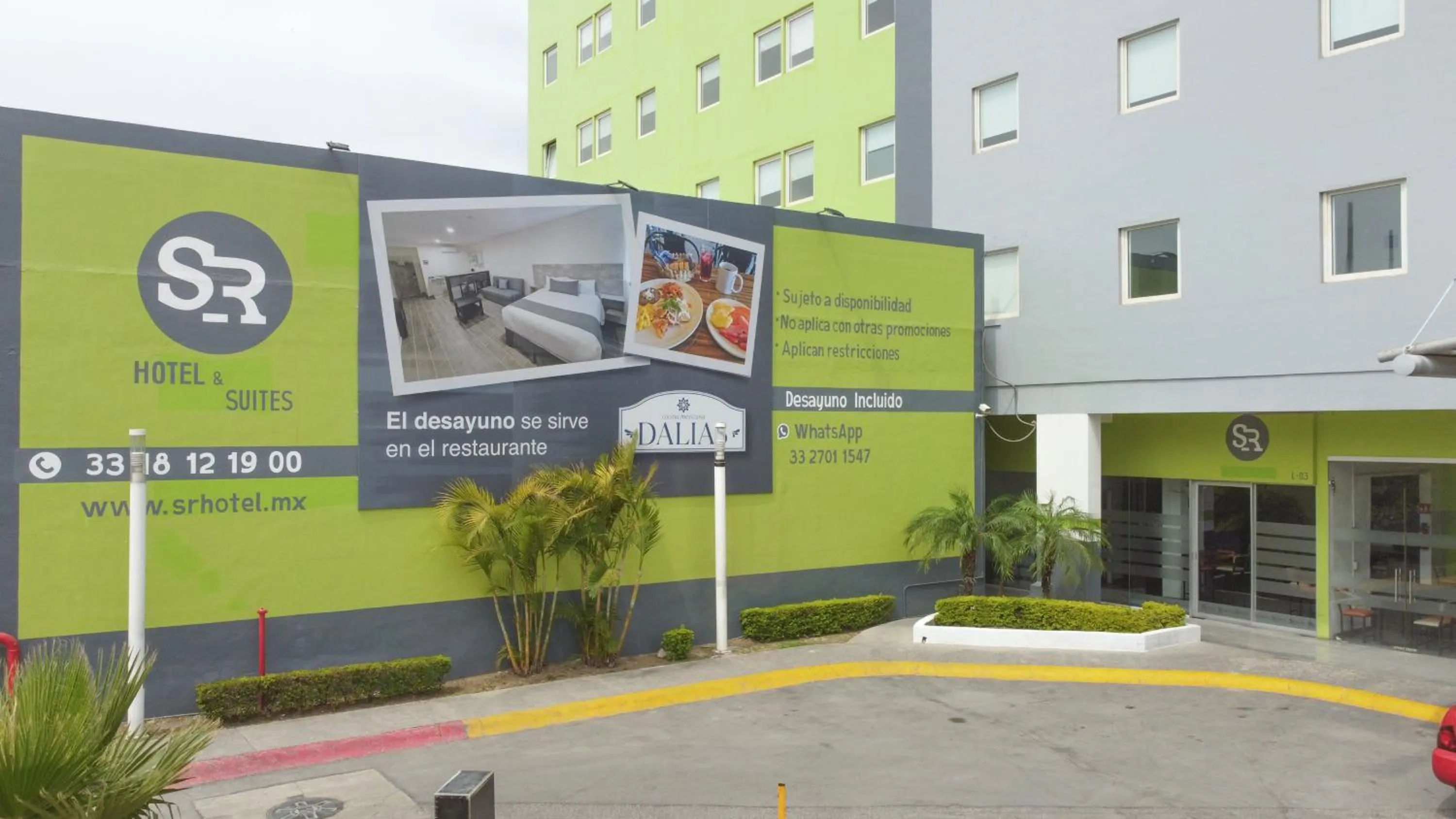 Facade/entrance in SR Hotel