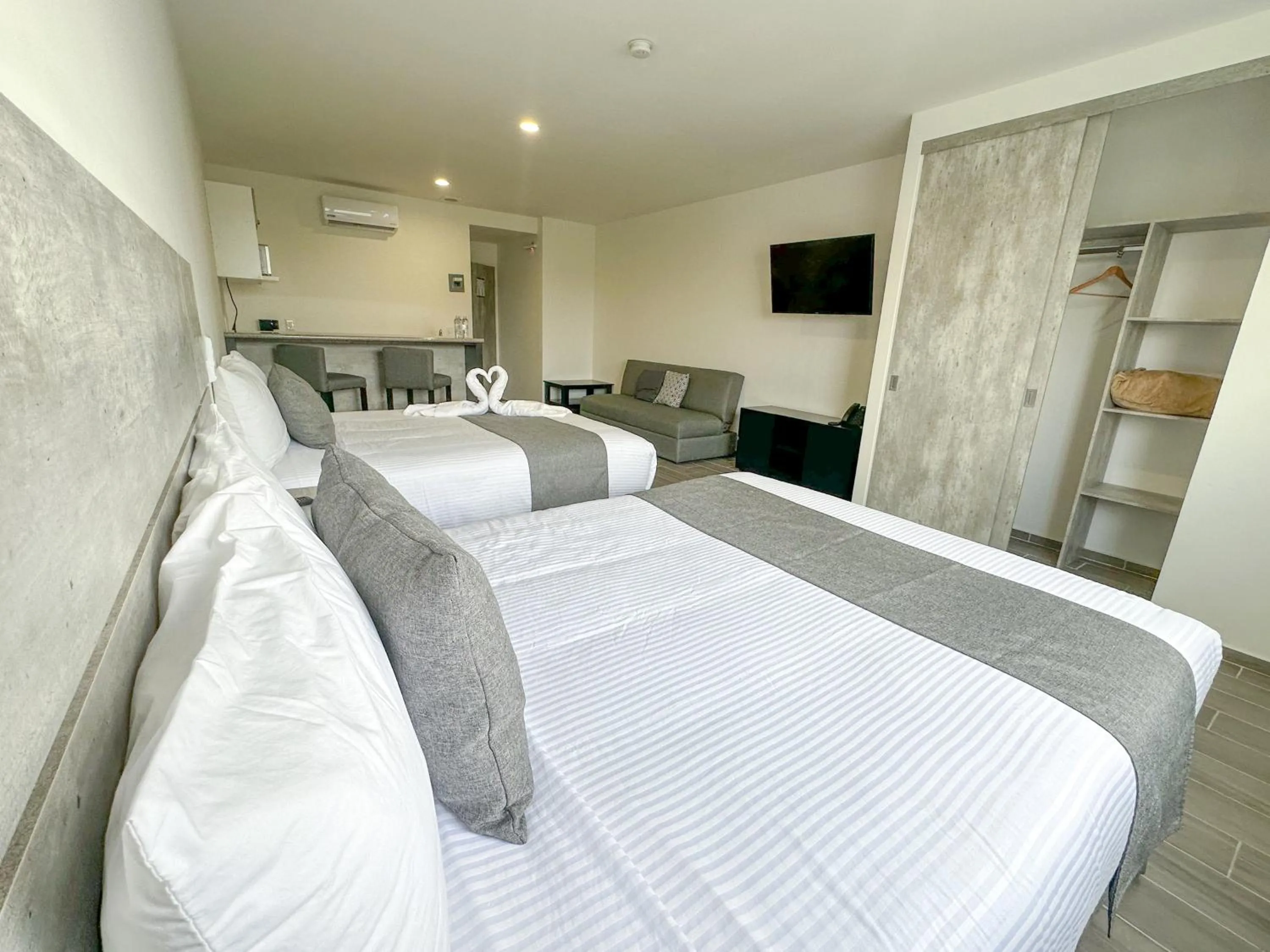 Photo of the whole room, Bed in SR Hotel