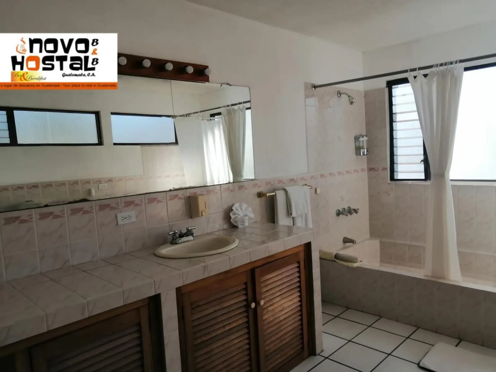 Bathroom in Novohostal B&B