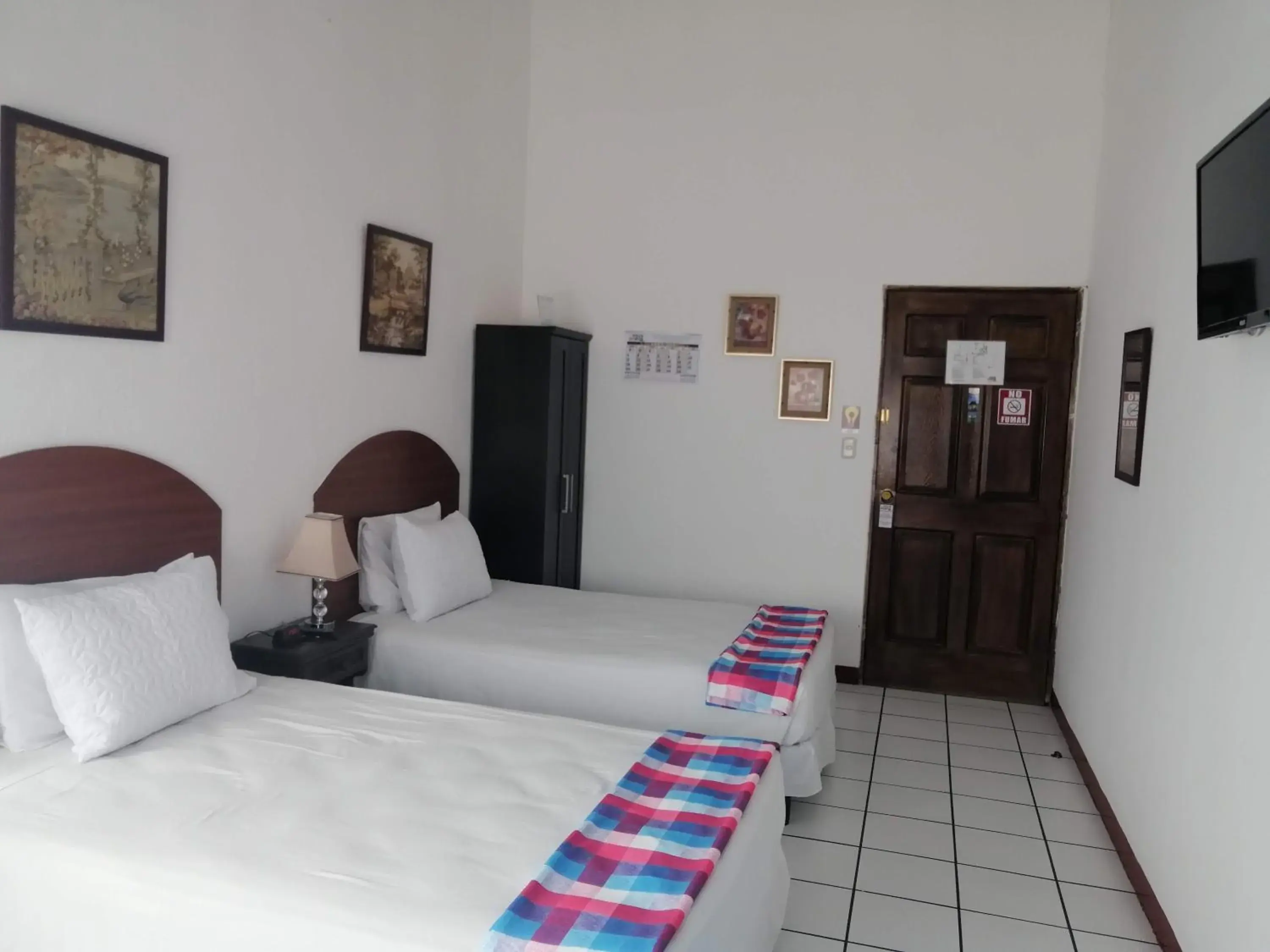 Double or Twin Room with Private Bathroom in Novohostal B&B Double or Twin Room with Private Bathroom in Novohostal B&B
