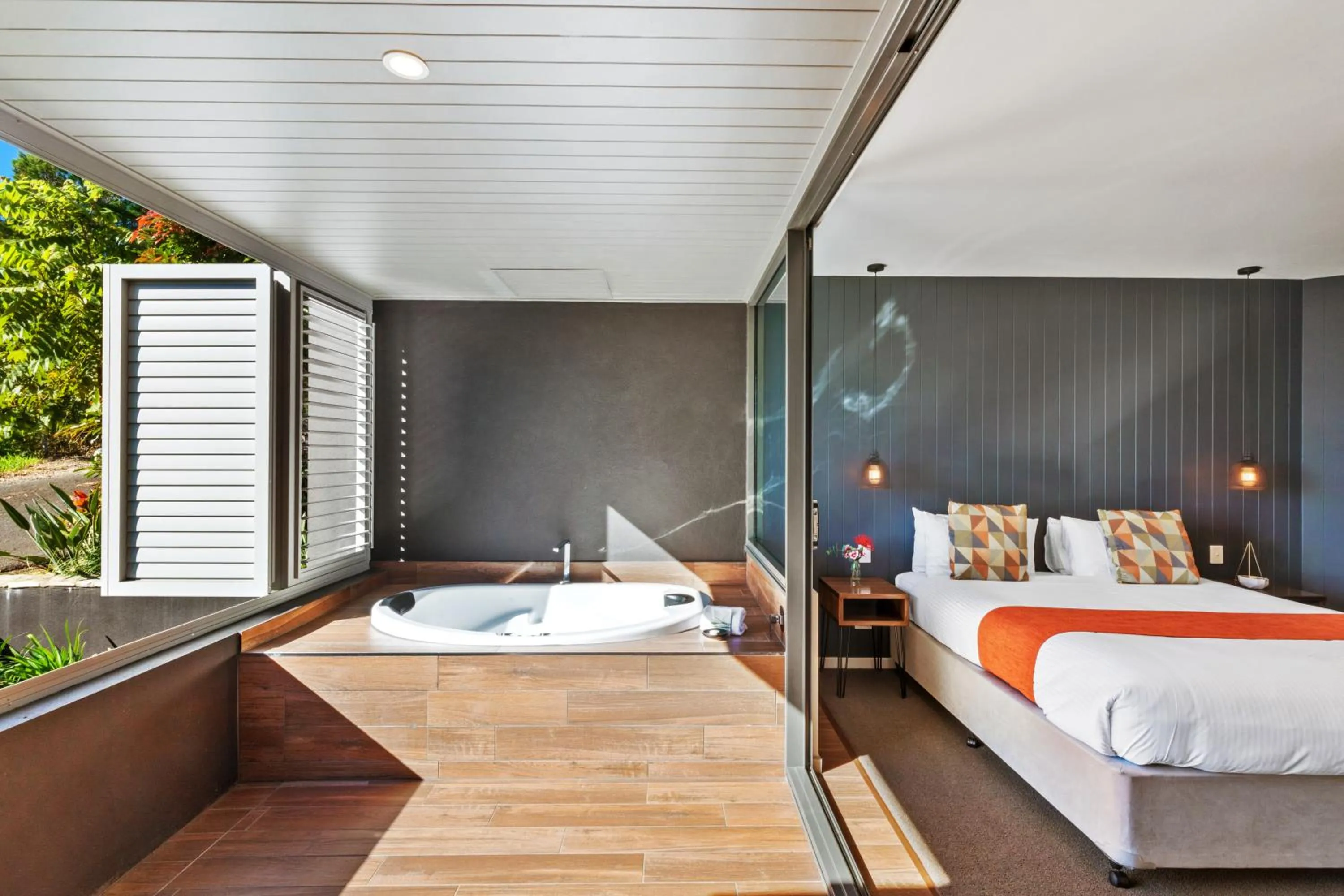 Hot Tub, Bed in Altitude On Montville