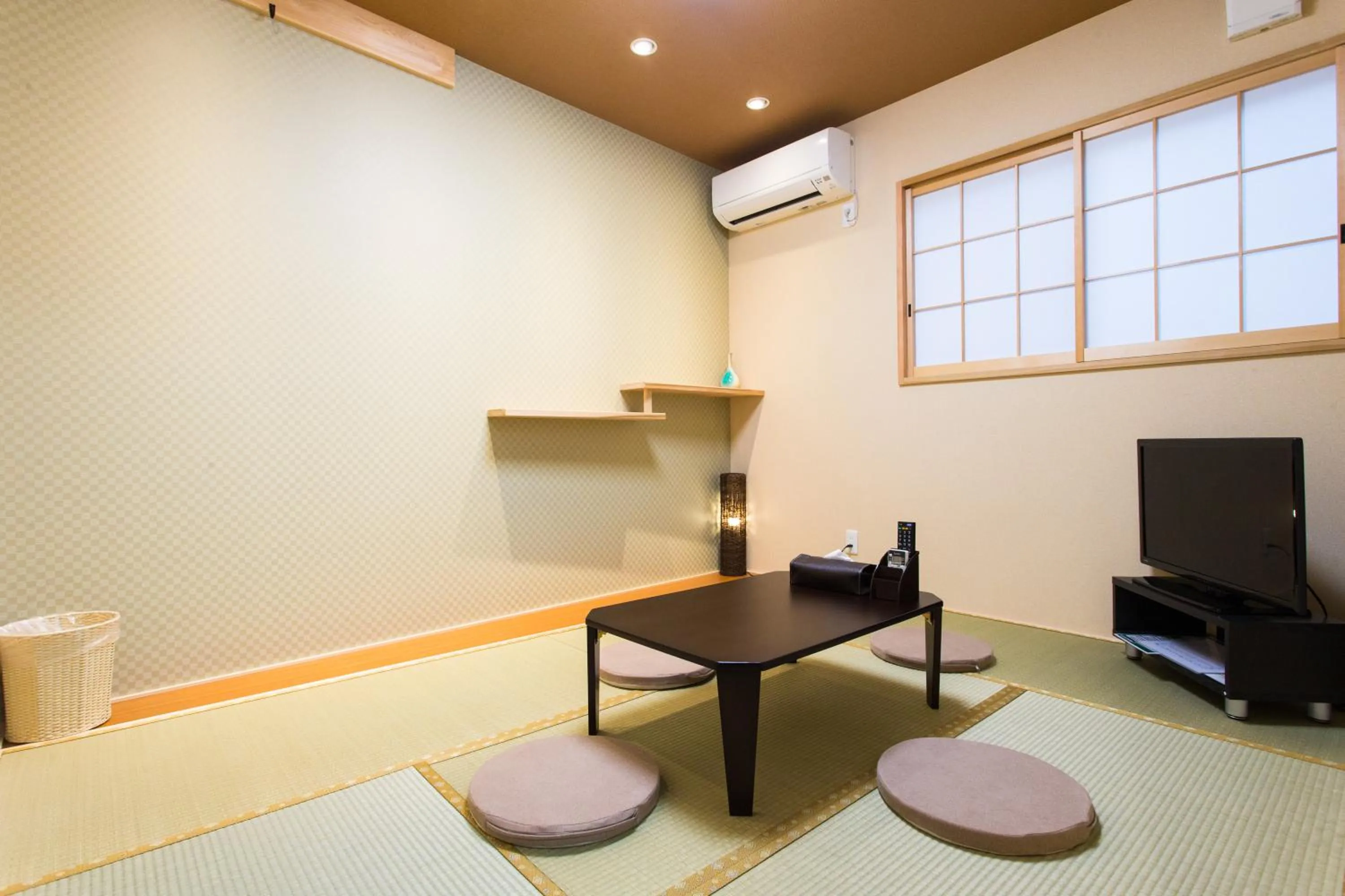 Living room in Rokuhara Inn