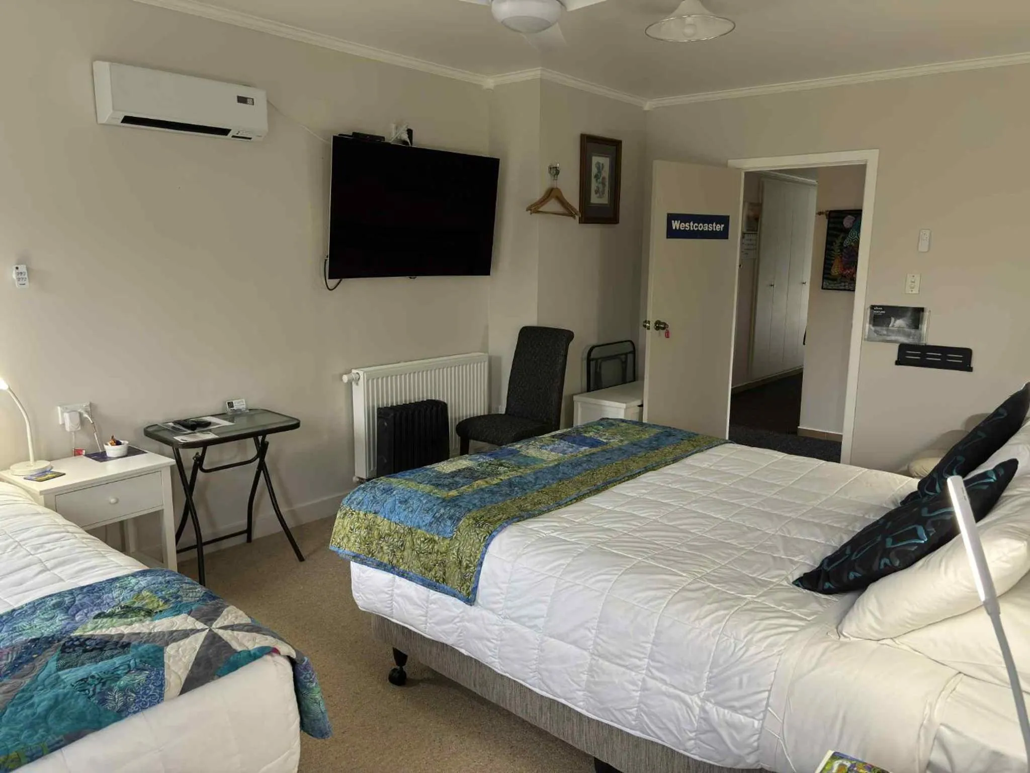 Bed in Hokitika - Blue Spur Bed and Breakfast