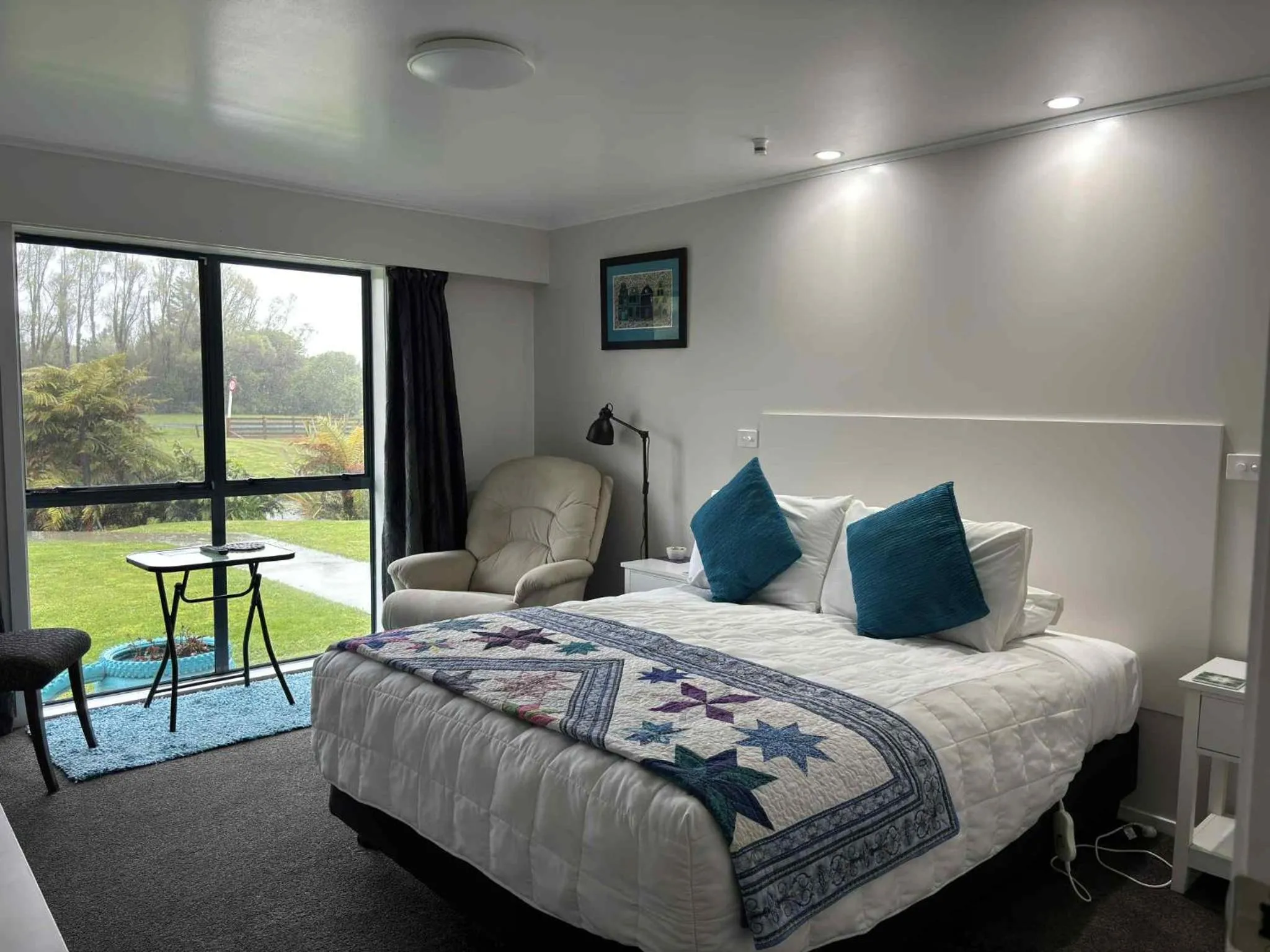 Bed in Hokitika - Blue Spur Bed and Breakfast