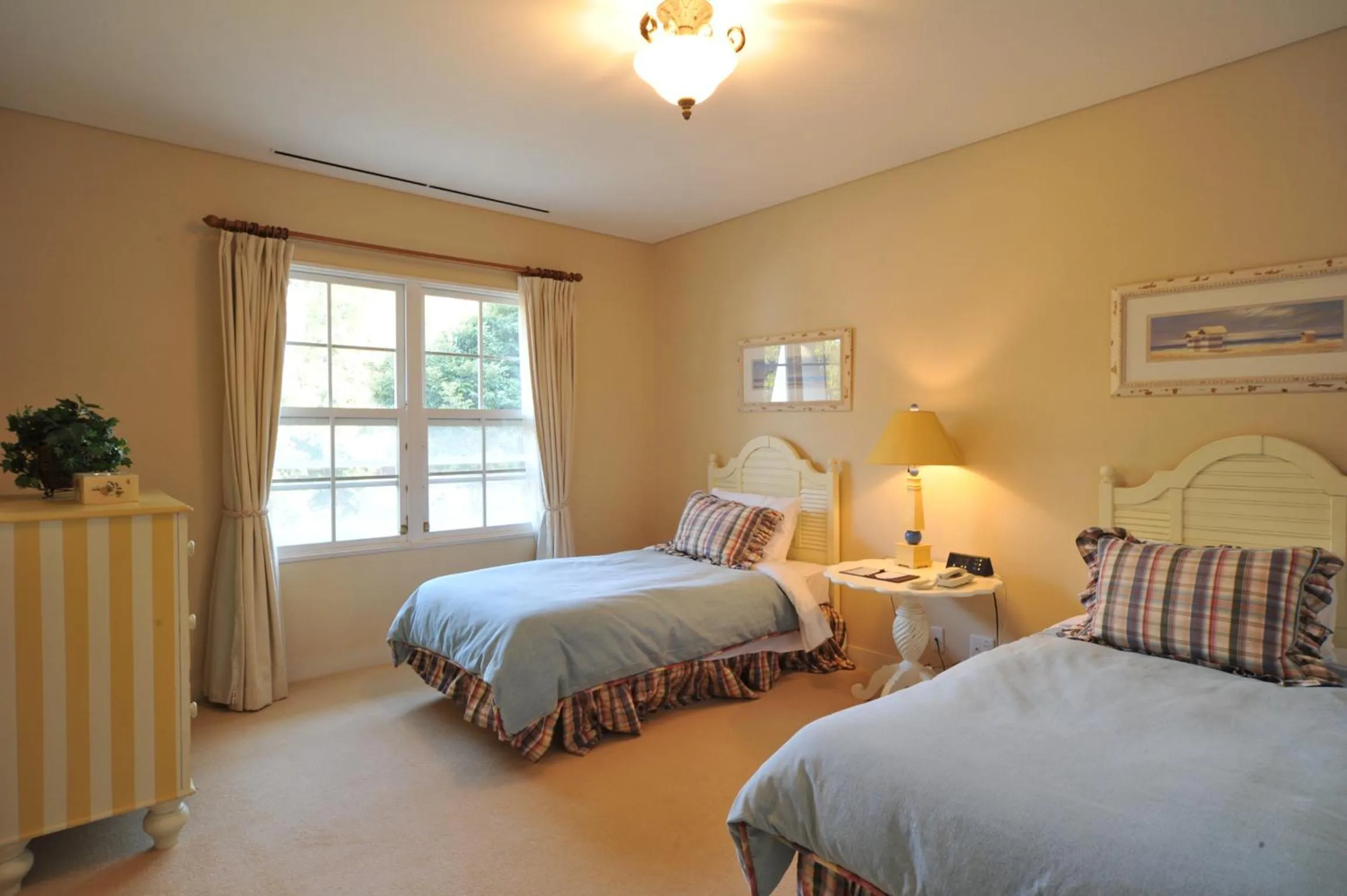 Photo of the whole room in Forest Hills Garden