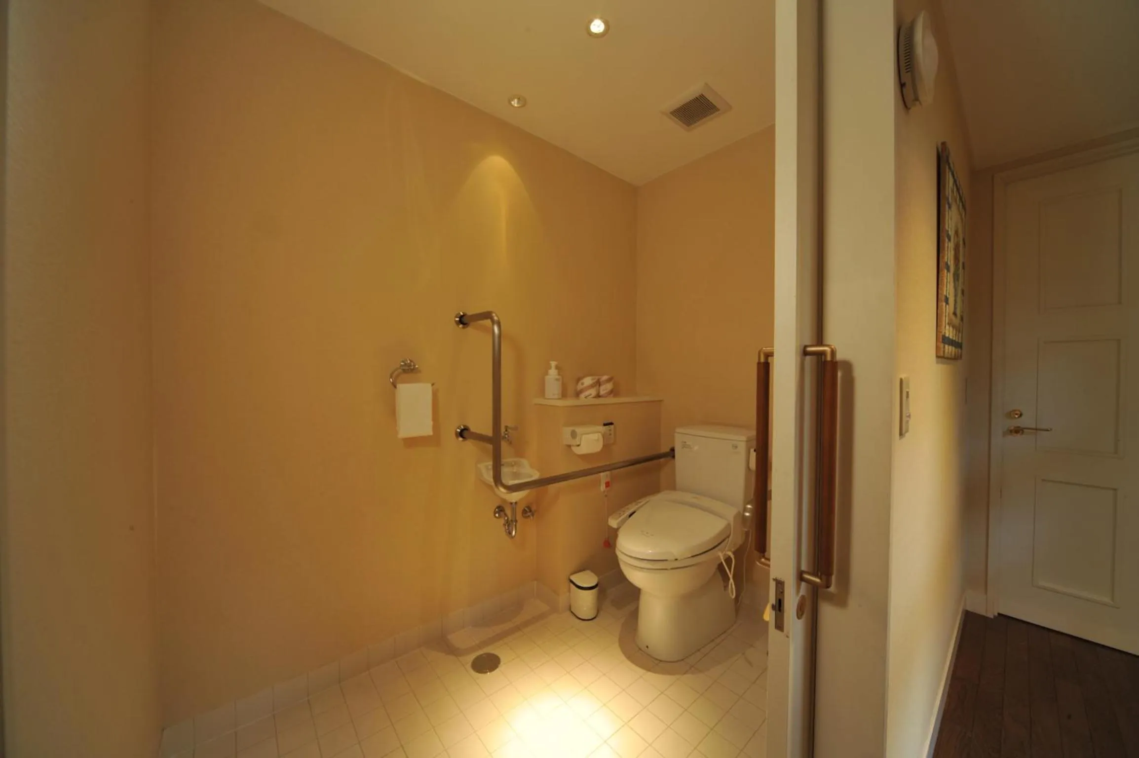 Toilet in Forest Hills Garden