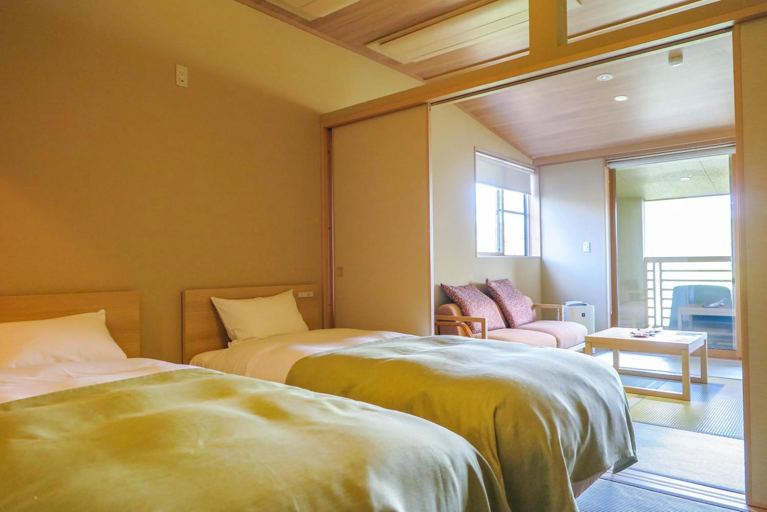 Photo of the whole room, Bed in Nagisatei Taroan