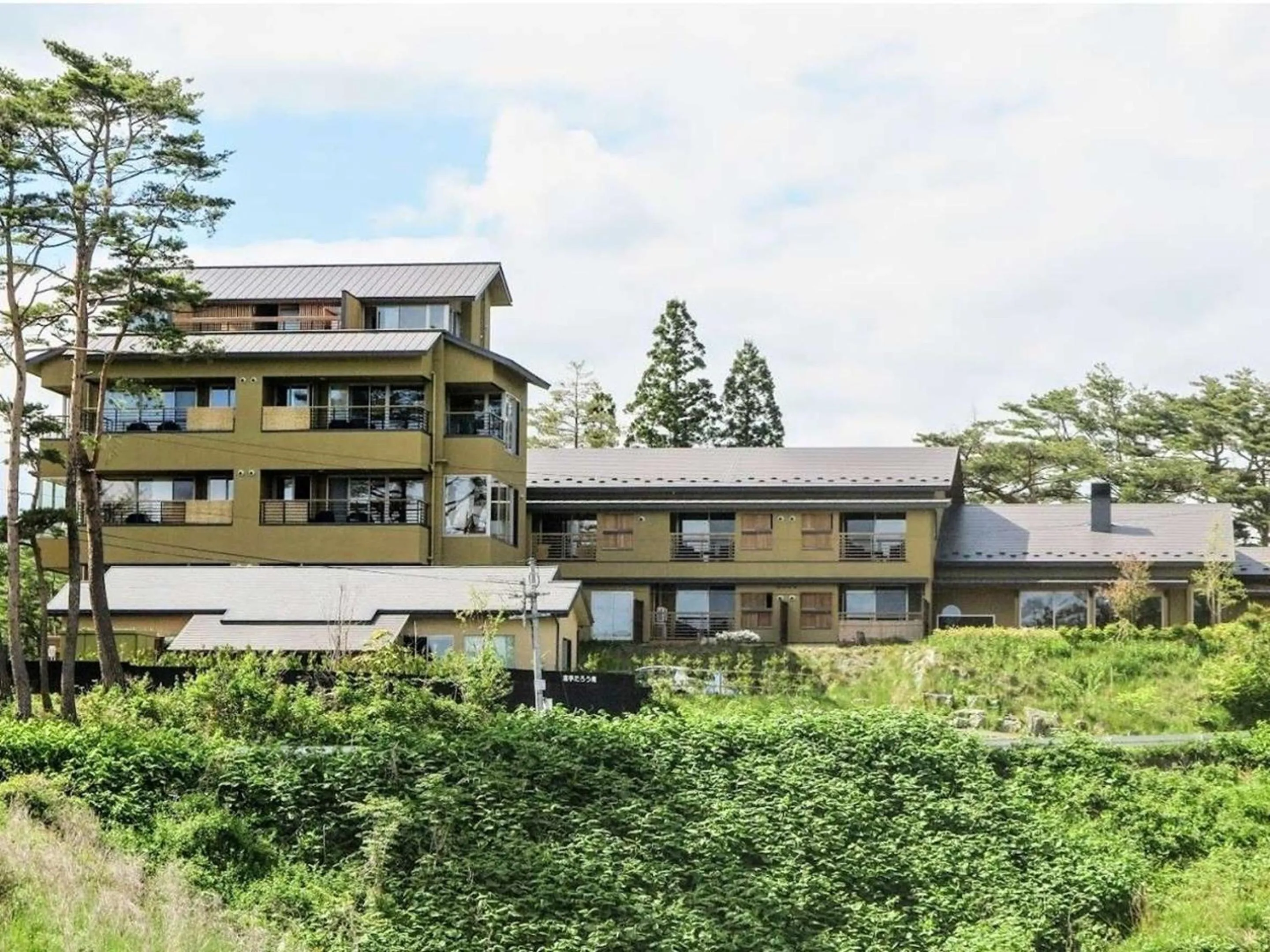 Property building in Nagisatei Taroan