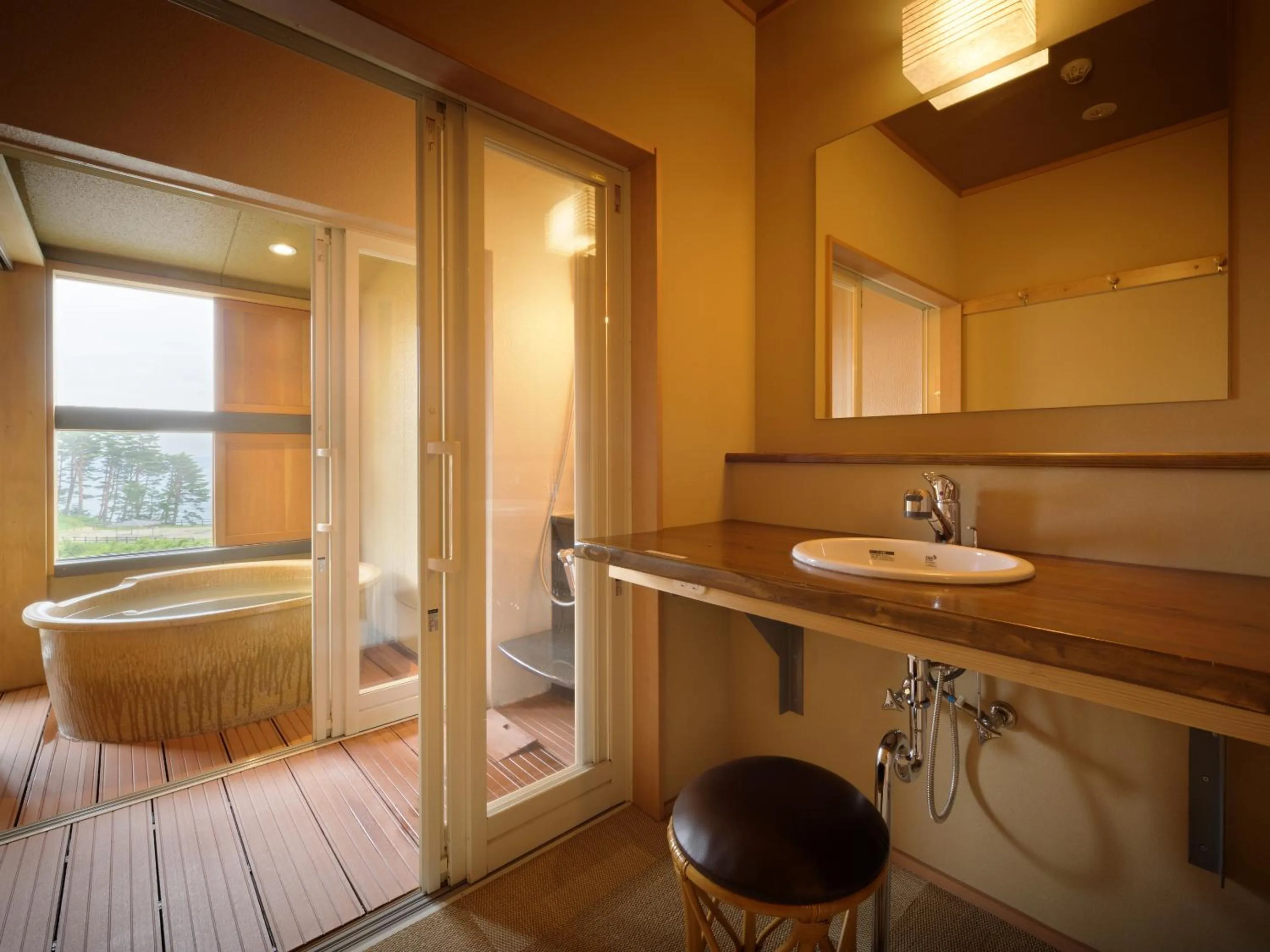 Shower in Nagisatei Taroan