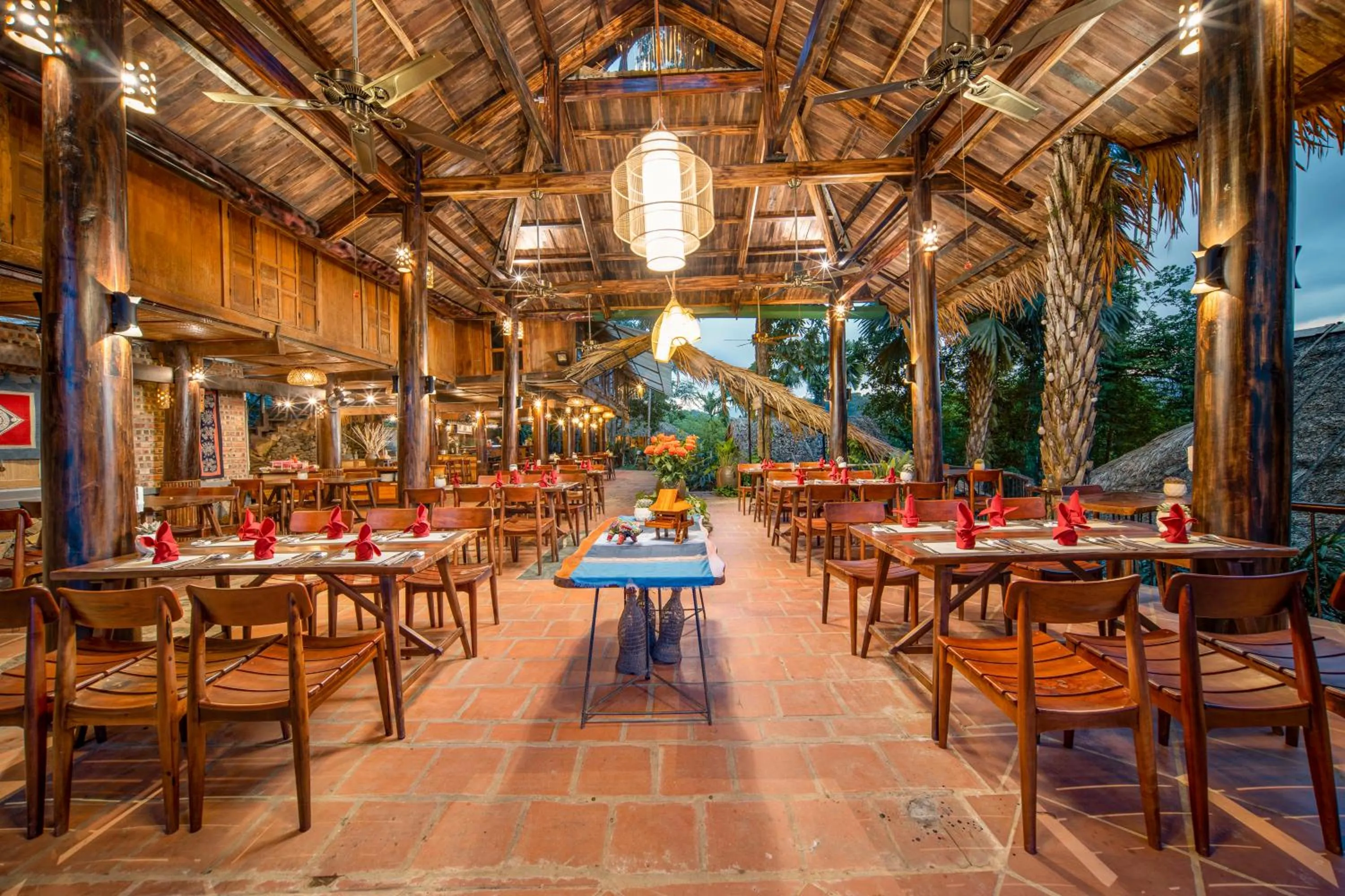 Restaurant/places to eat in Puluong Retreat