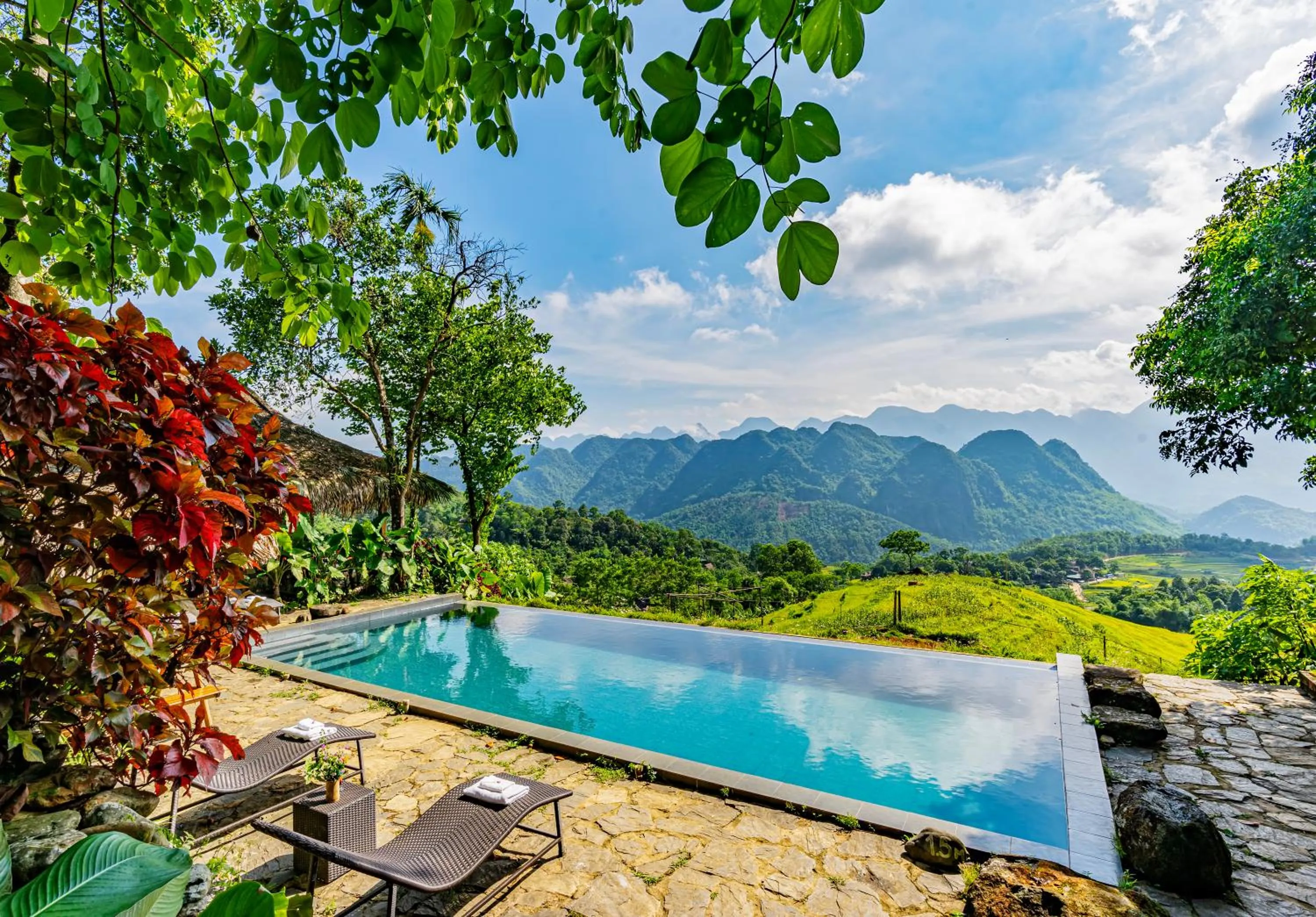 Swimming pool in Puluong Retreat