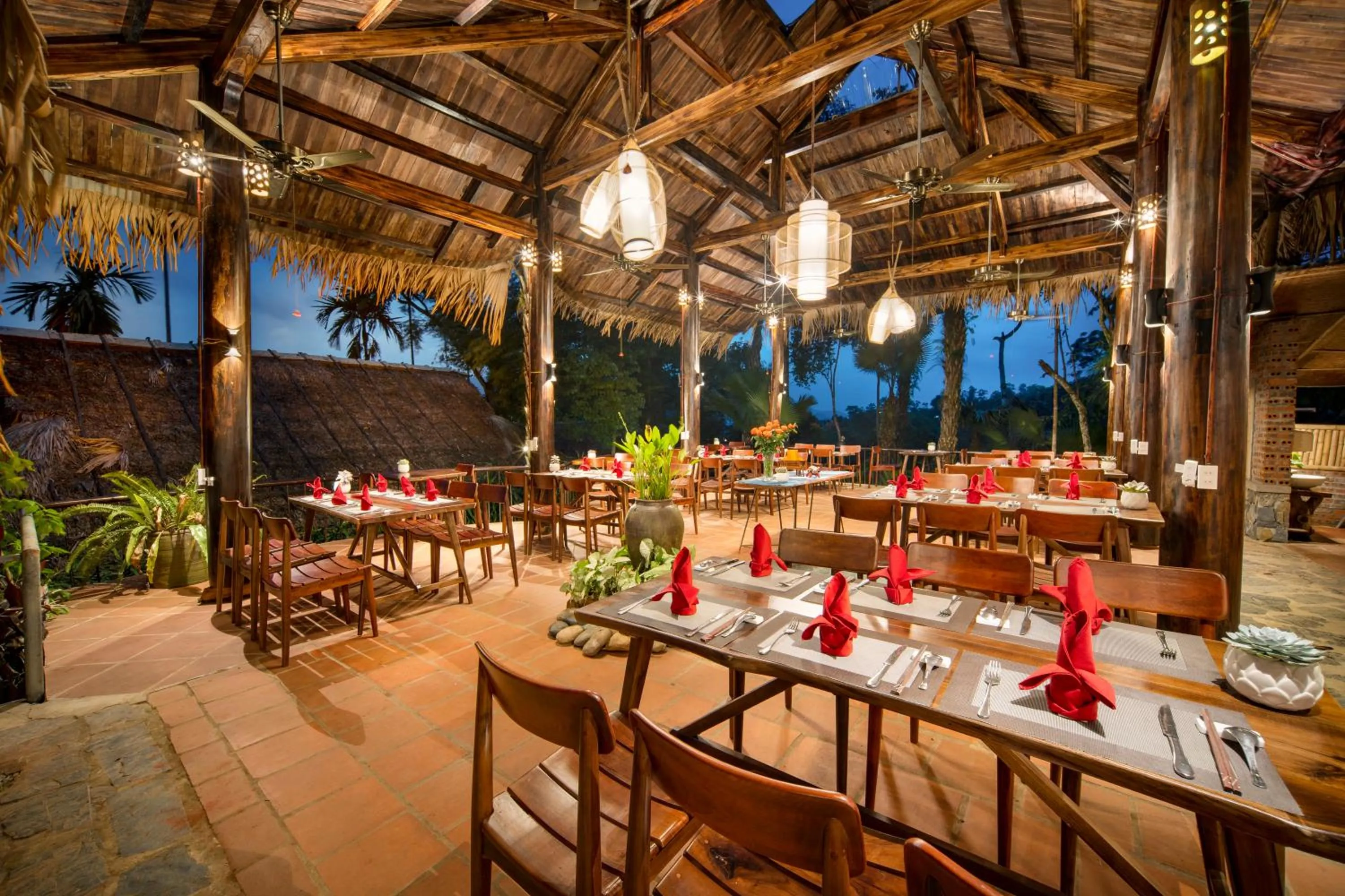 Restaurant/places to eat in Puluong Retreat